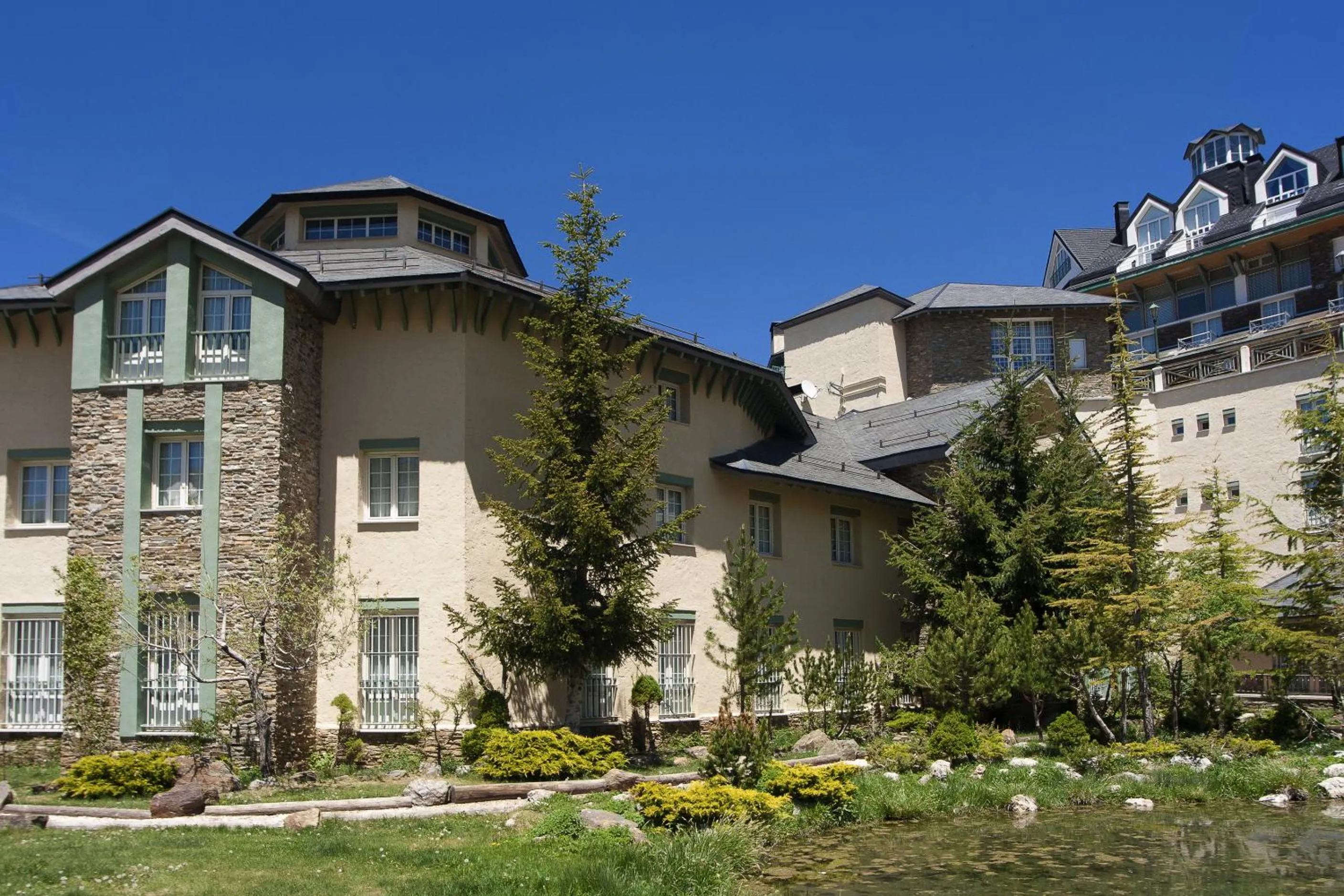 Property building in Hotel Apartamentos Trevenque