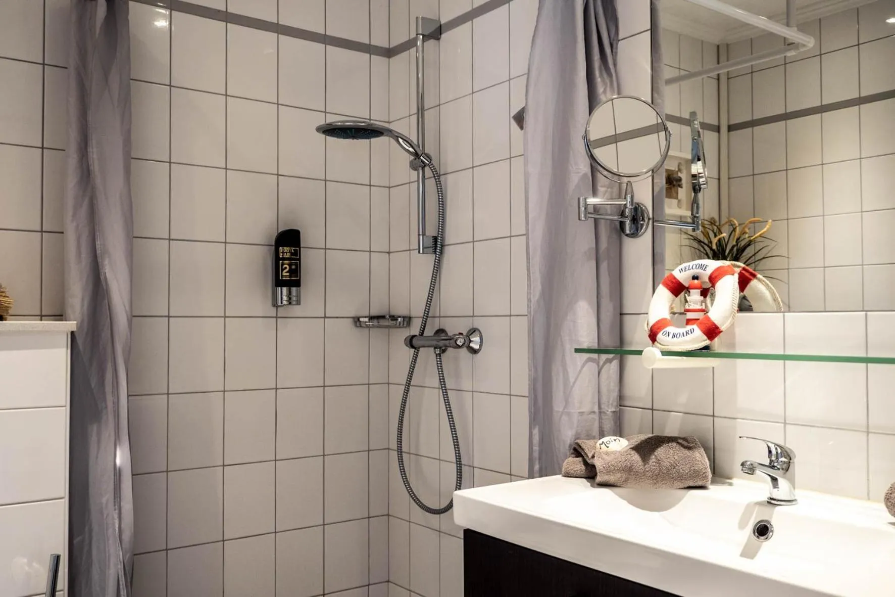 Shower in Garni Hotel & Appartements Nordstrand