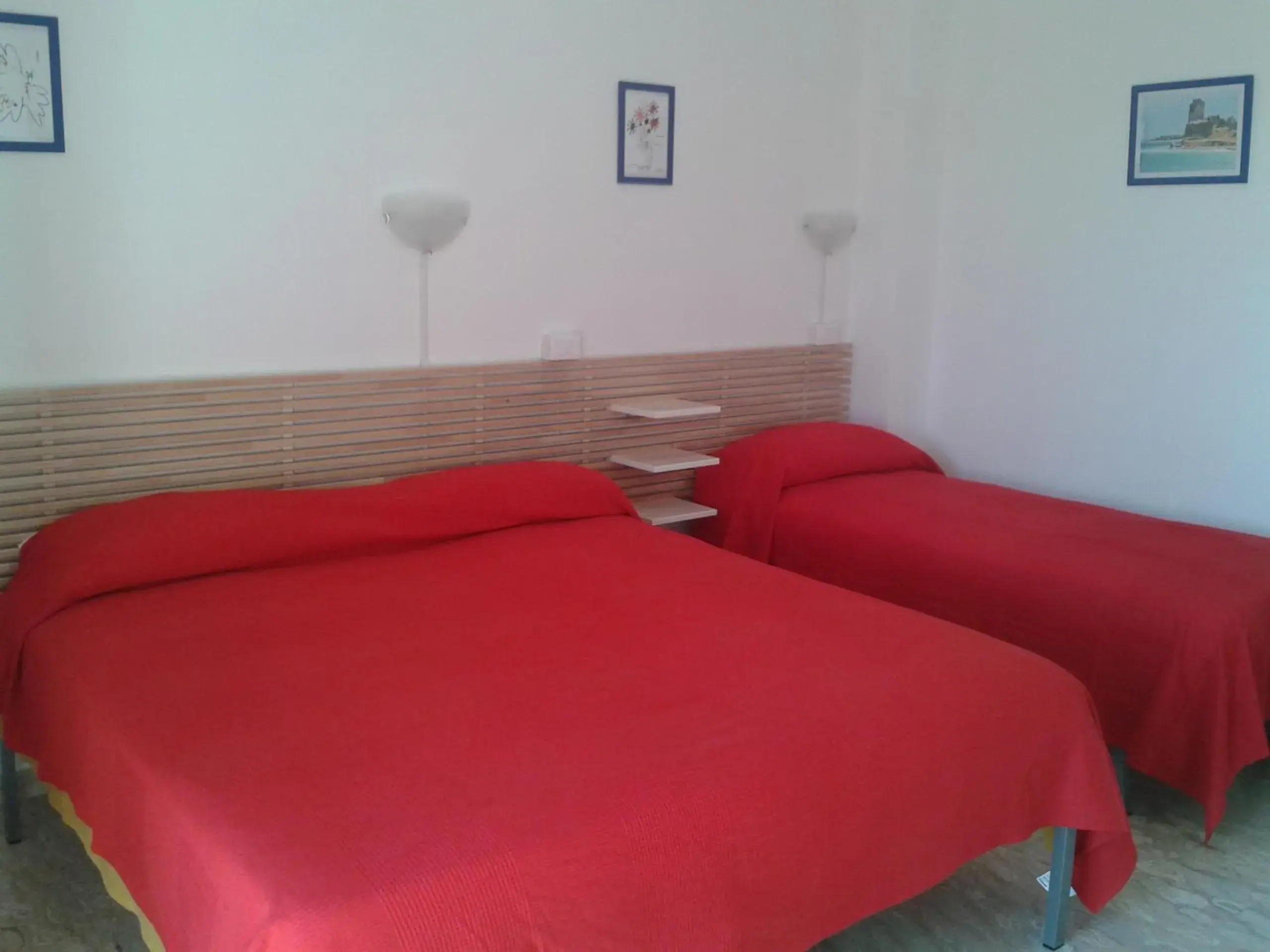 Triple Room with Balcony - single occupancy in B&B Il Nido dell'Aquila Triple Room with Balcony - single occupancy in B&B Il Nido dell'Aquila