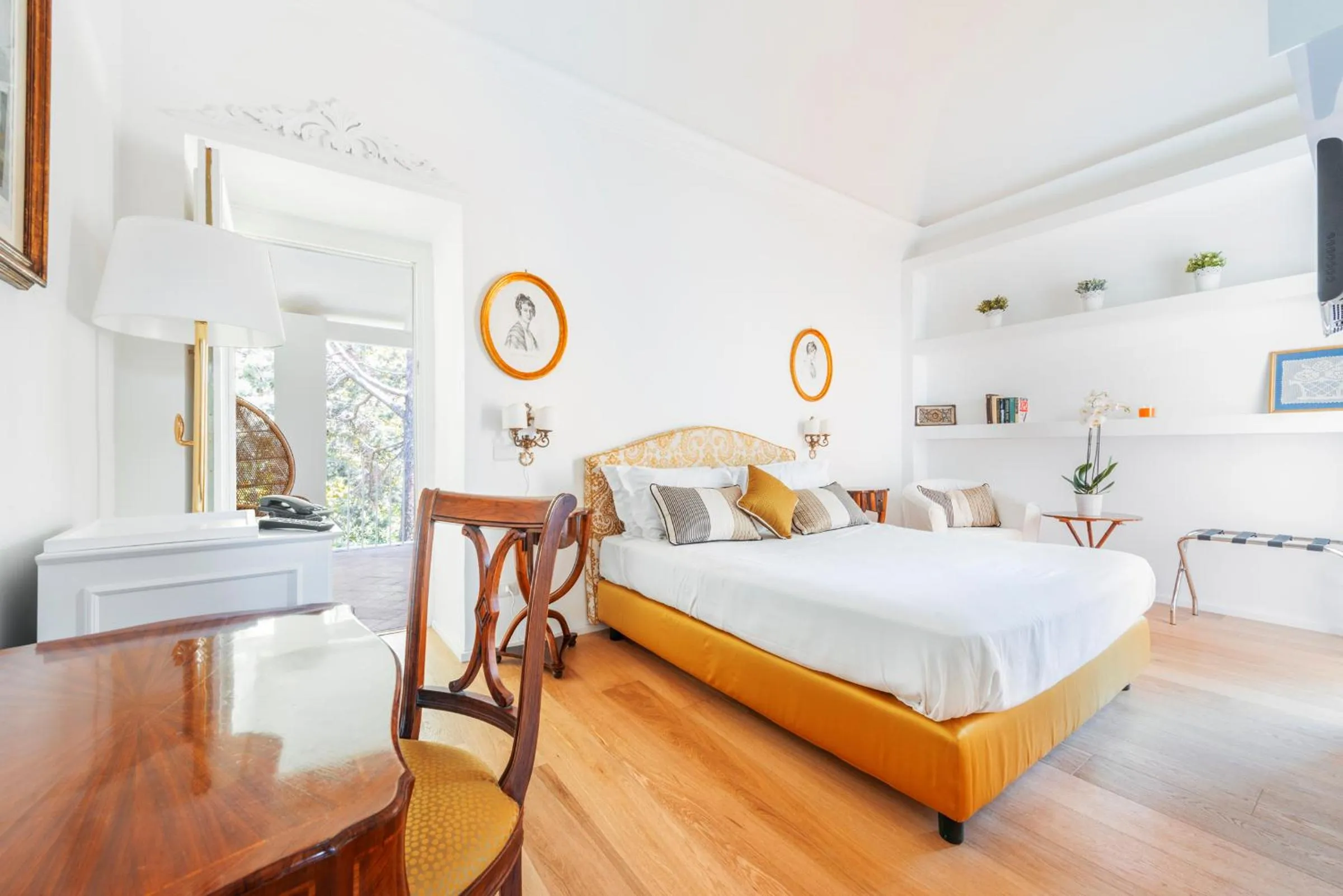 Photo of the whole room, Bed in Palazzo Sassi