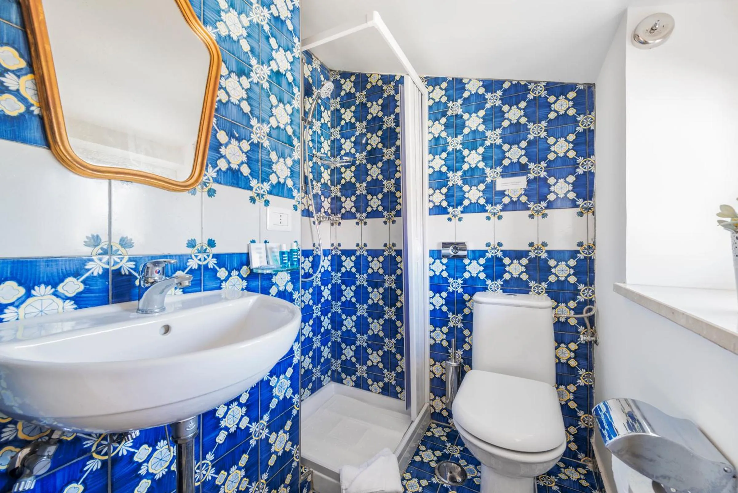 Bathroom in Palazzo Sassi