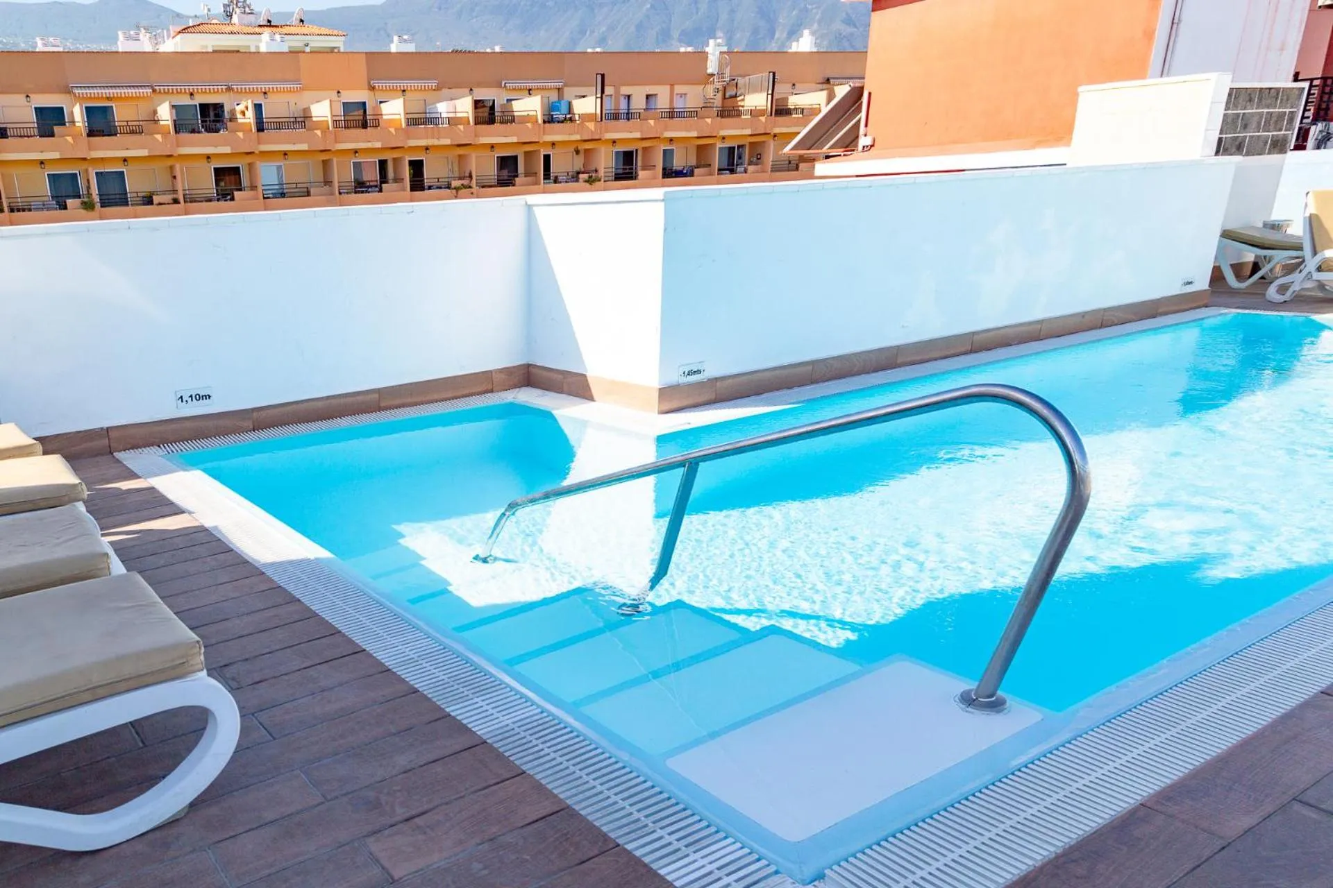 Swimming pool in Apartamentos Park Plaza