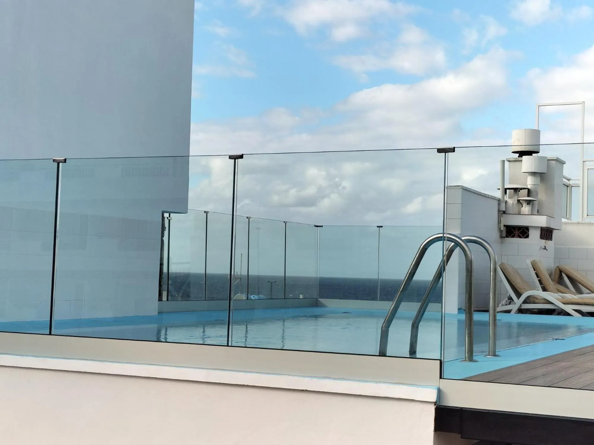 Swimming pool in Apartamentos Park Plaza