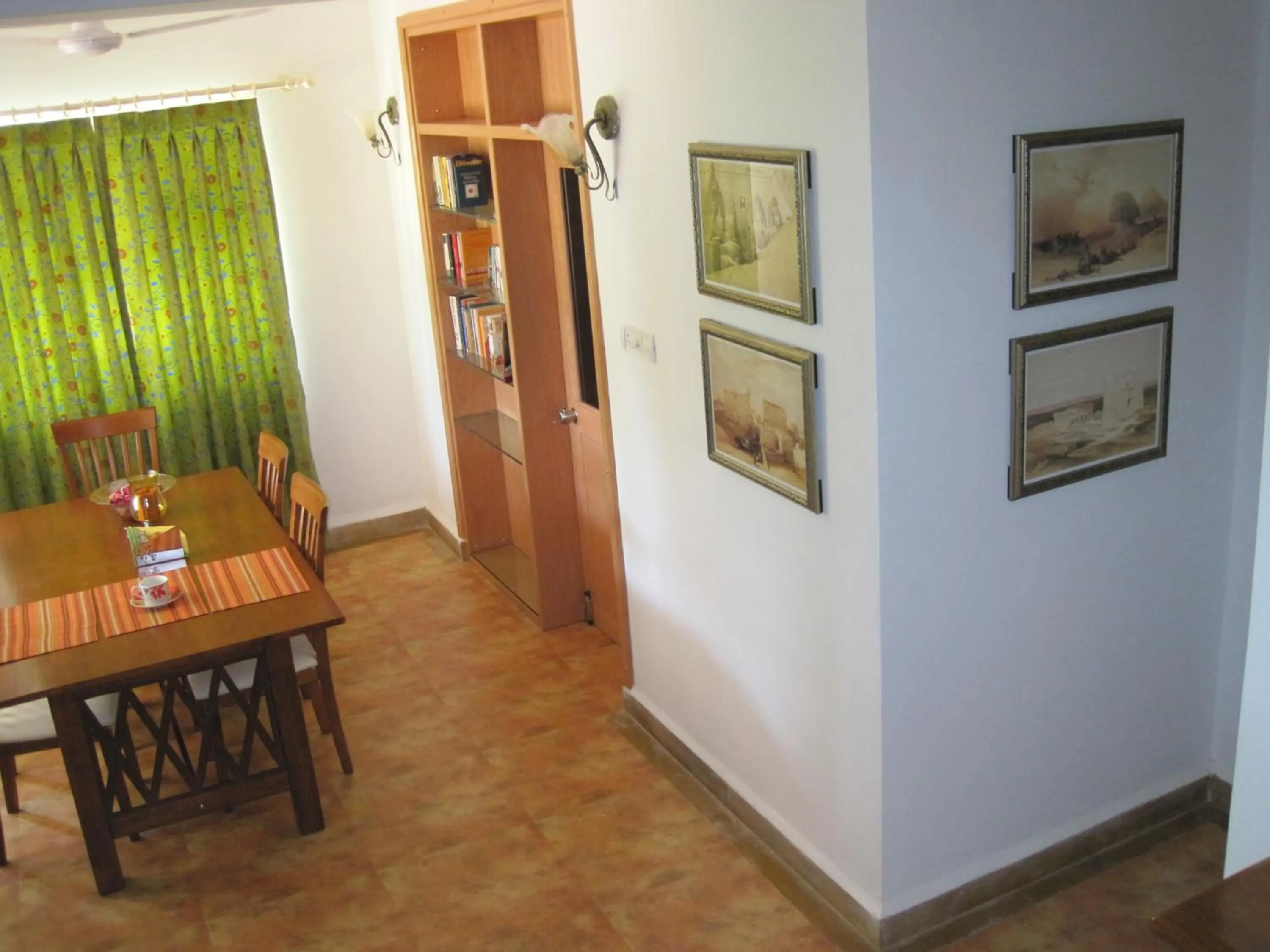 Dining area in Boutique Villa, beach 10min, cook on request