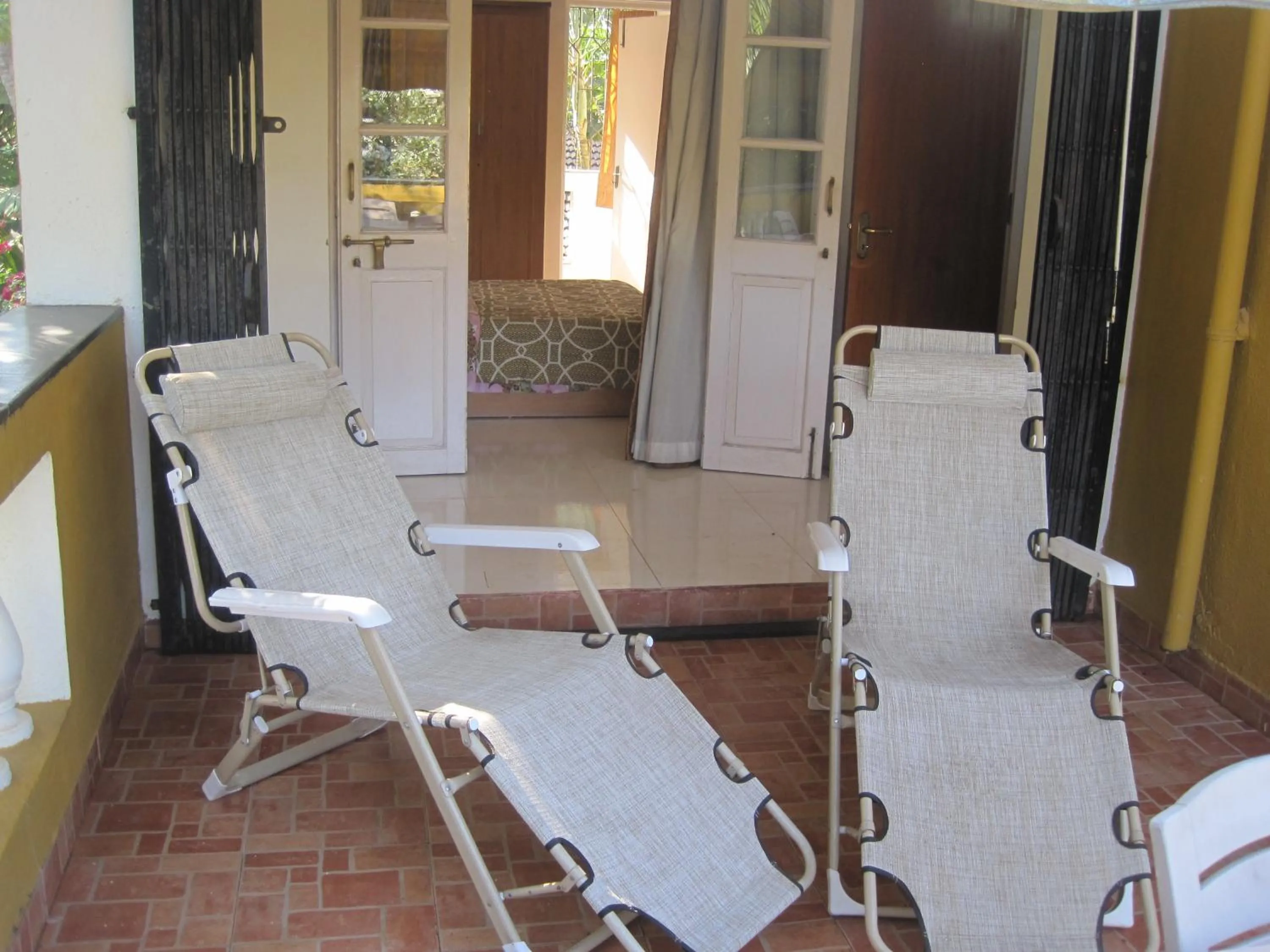 Balcony/Terrace in Boutique Villa, beach 10min, cook on request