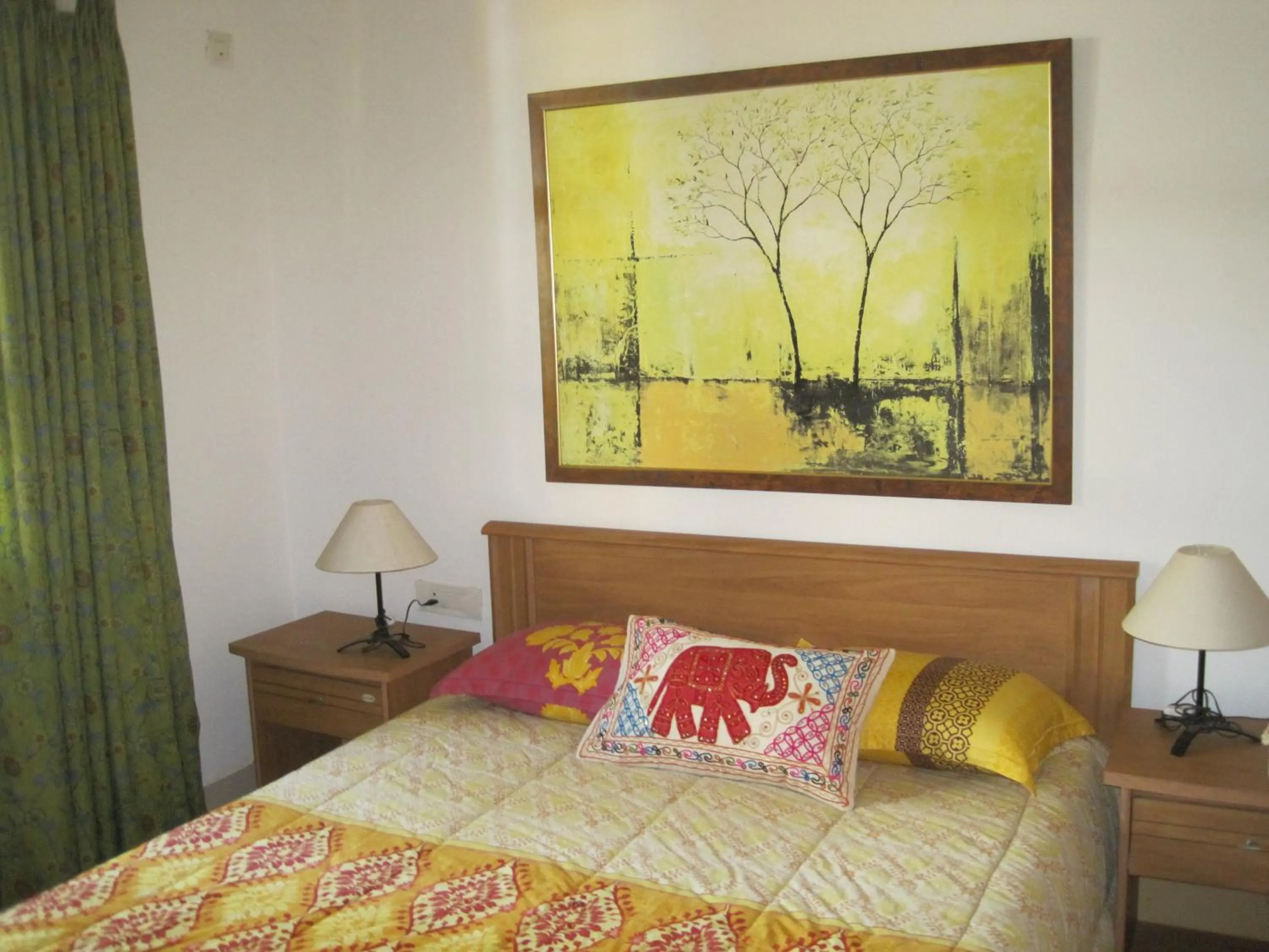 Photo of the whole room, Bed in Boutique Villa, beach 10min, cook on request