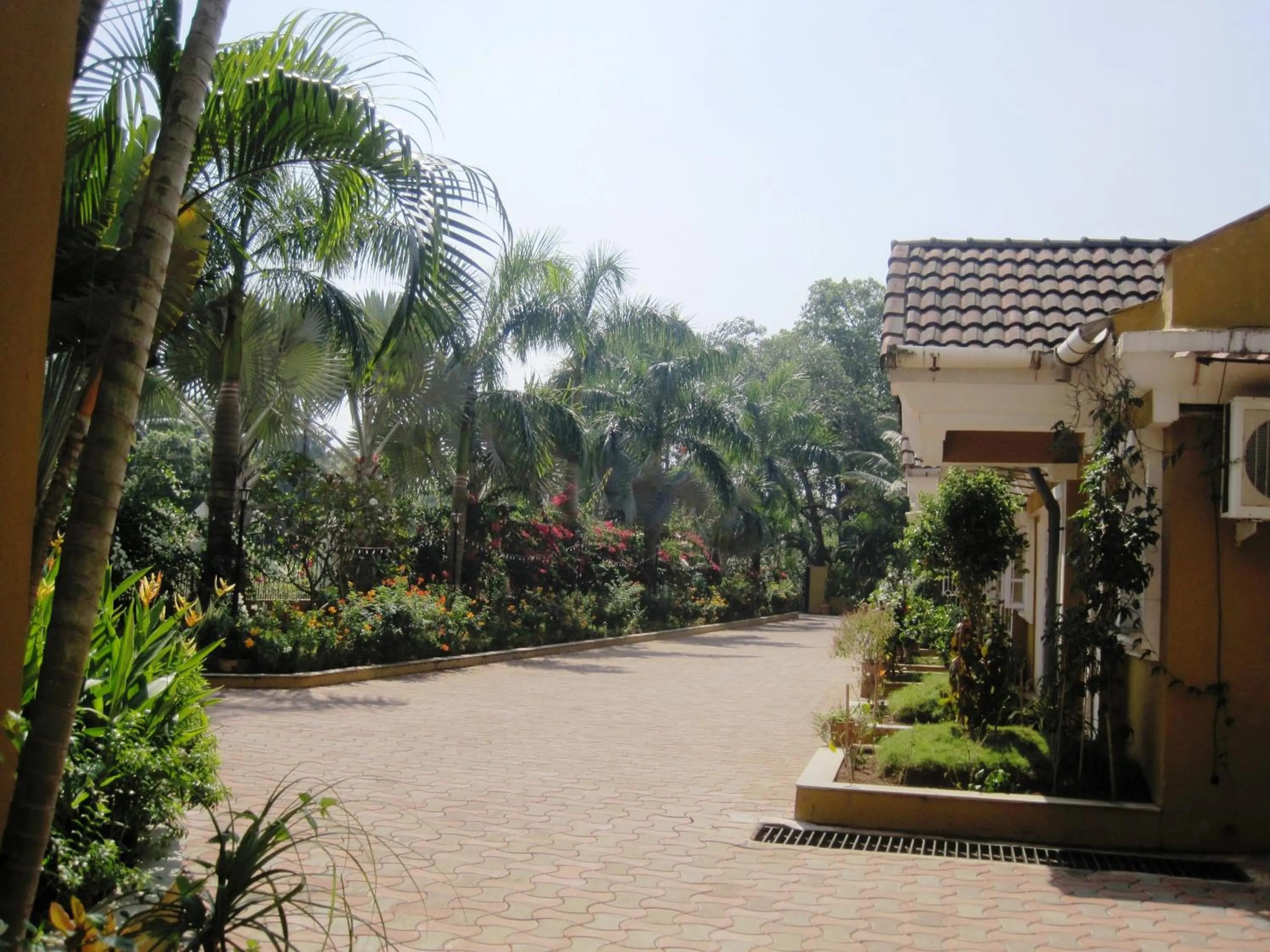 Garden view in Boutique Villa, beach 10min, cook on request