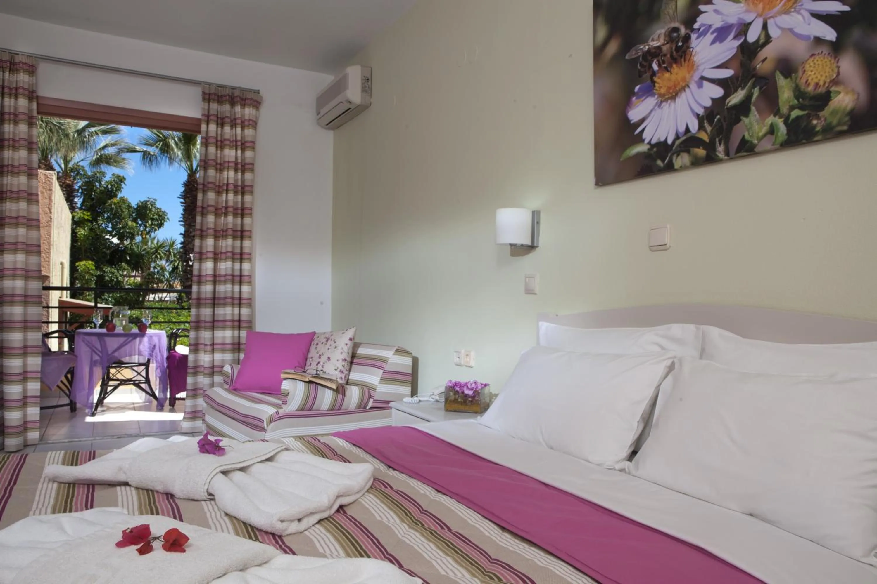 Bedroom, Bed in Latania Apartments