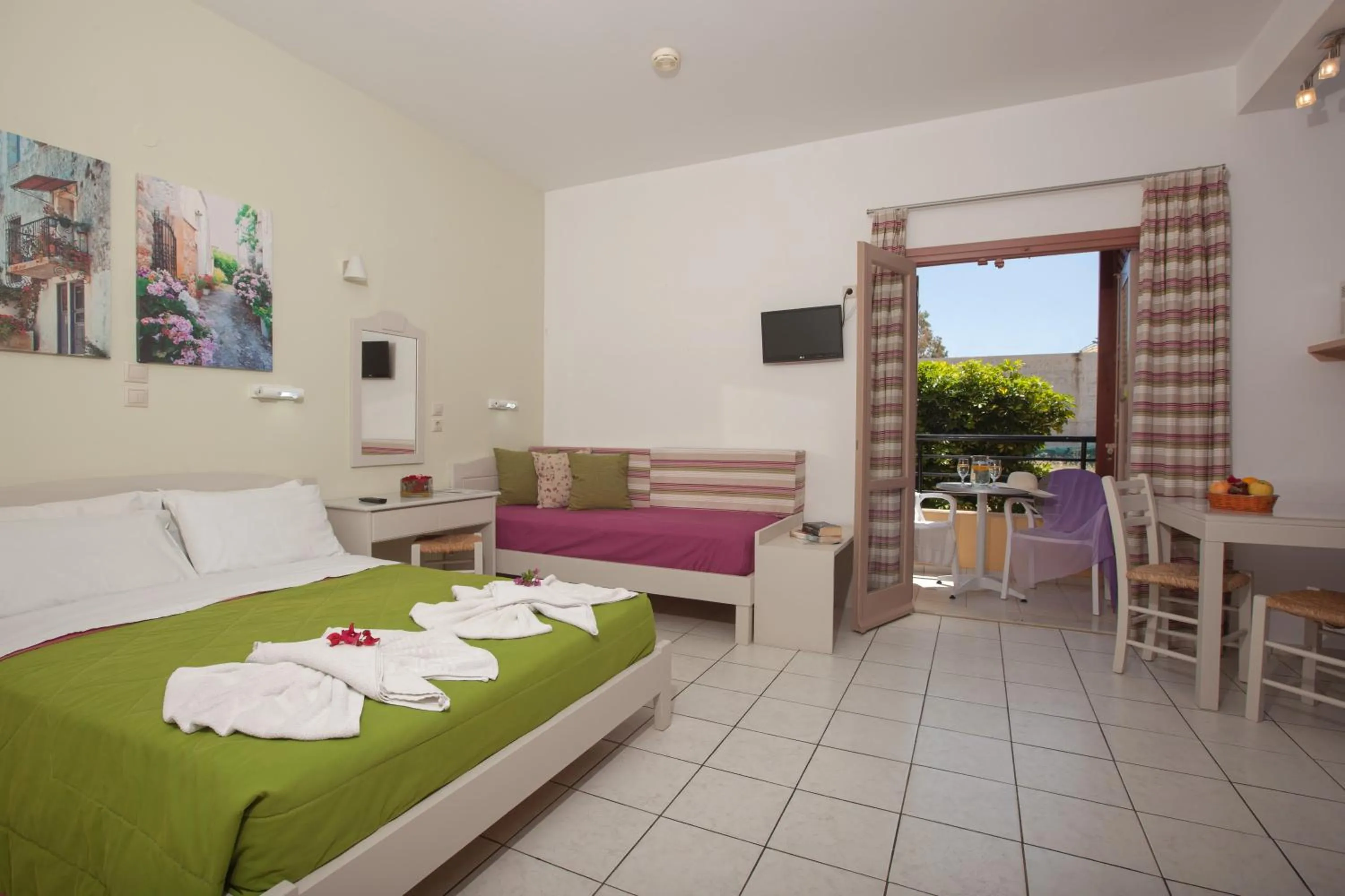 Bedroom, Bed in Latania Apartments