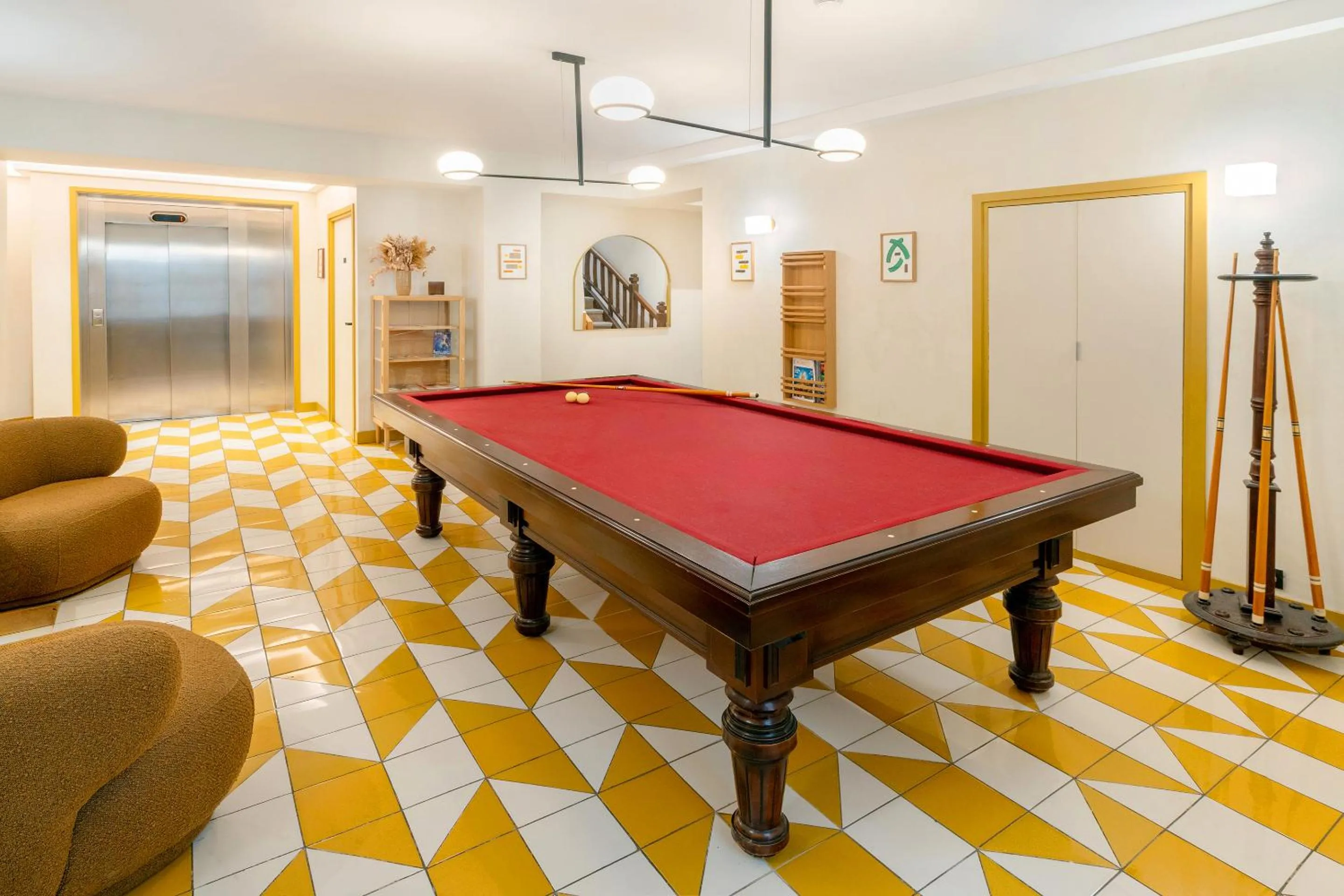 Billiard in Best Western Plus Au Grand Saint Jean