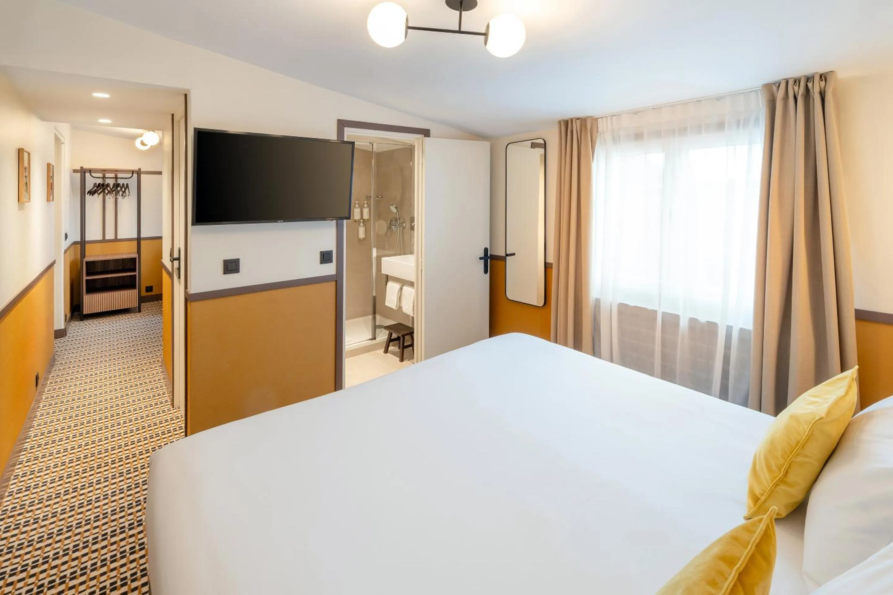 TV and multimedia, Bed in Best Western Plus Au Grand Saint Jean