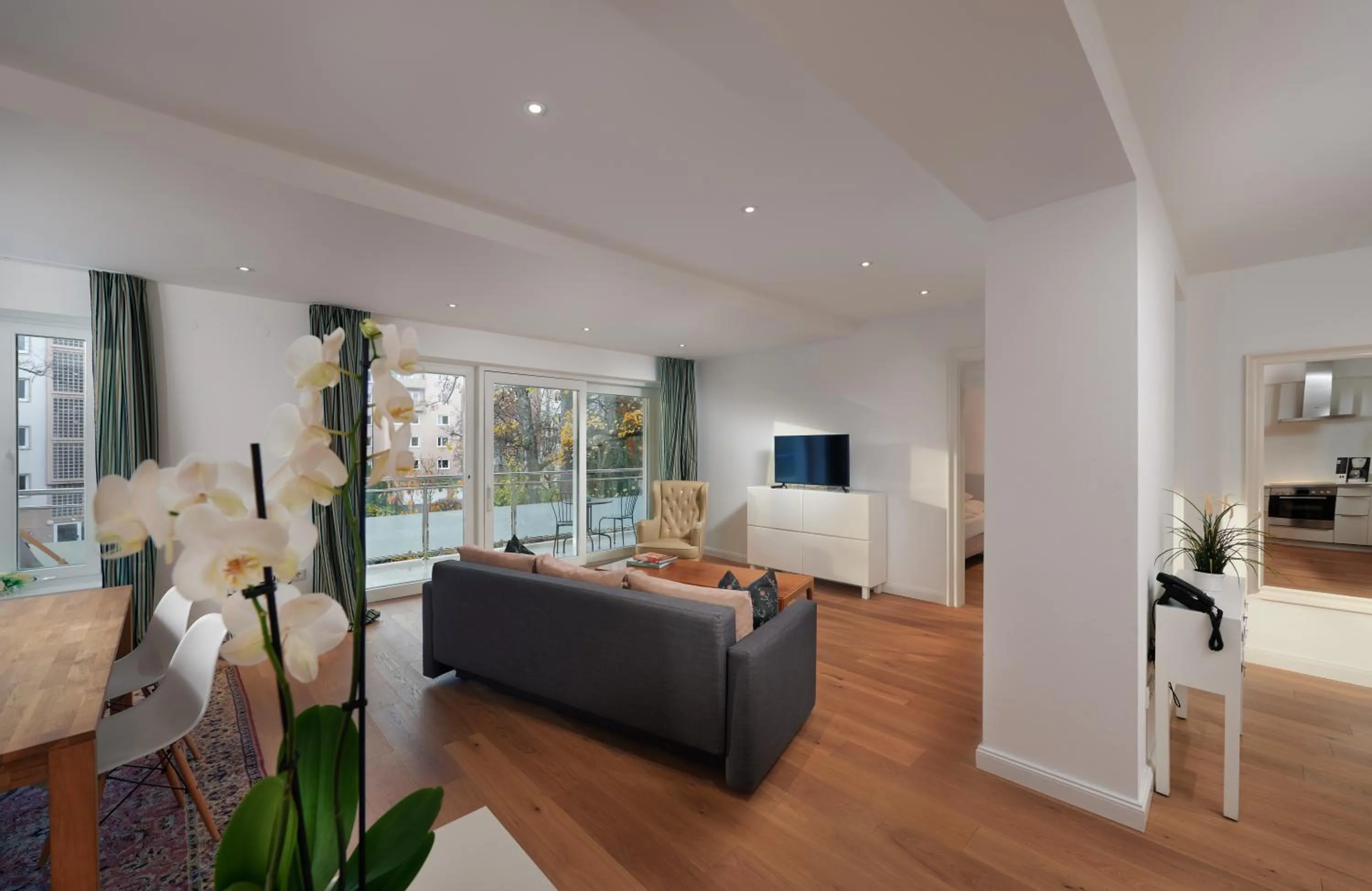 Communal lounge/ TV room in Deluxe Apartments Christina 120 m² im Design Hotel Vosteen