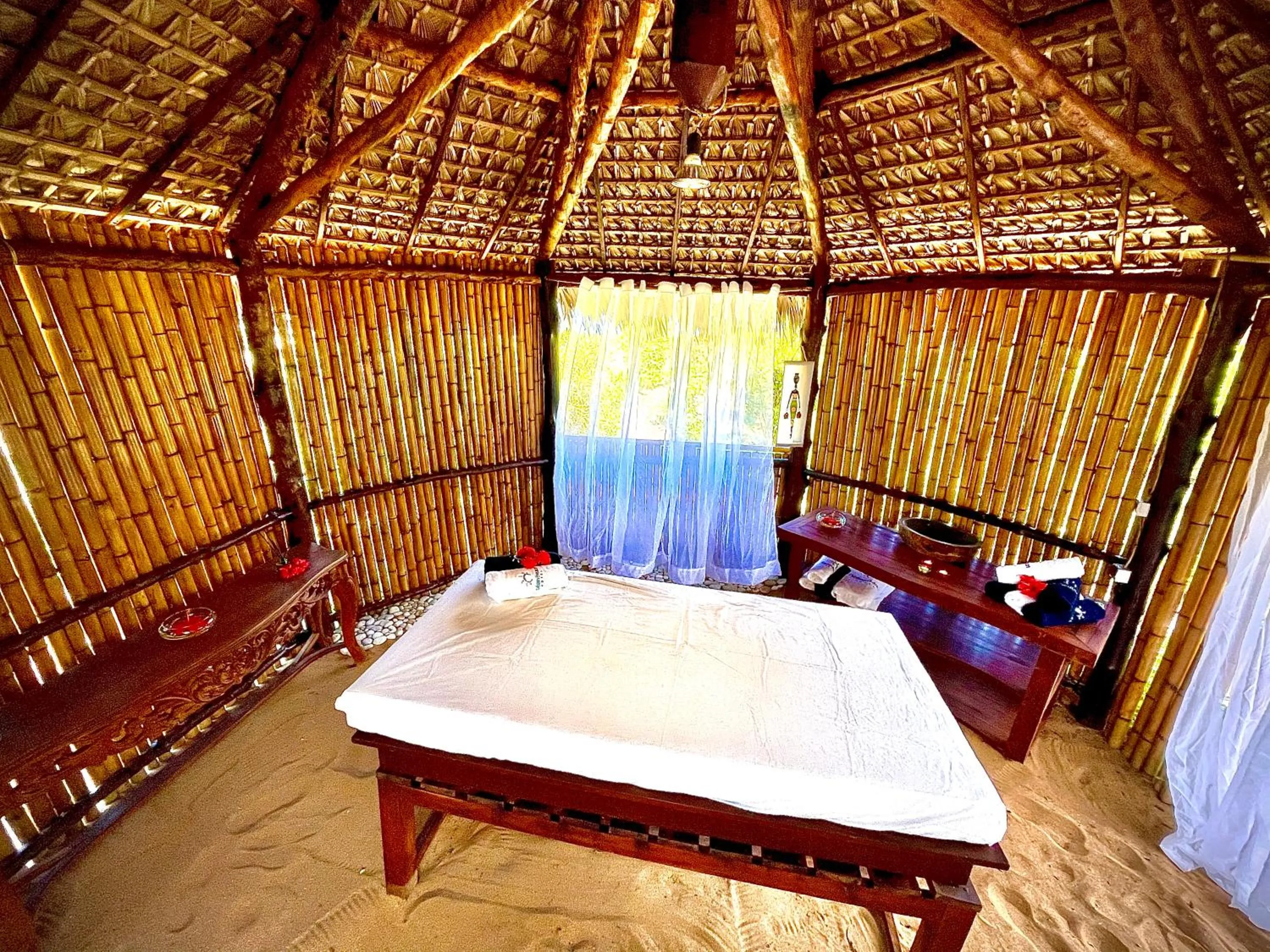 Massage, Bed in Hotel Océan Beach Sakatia