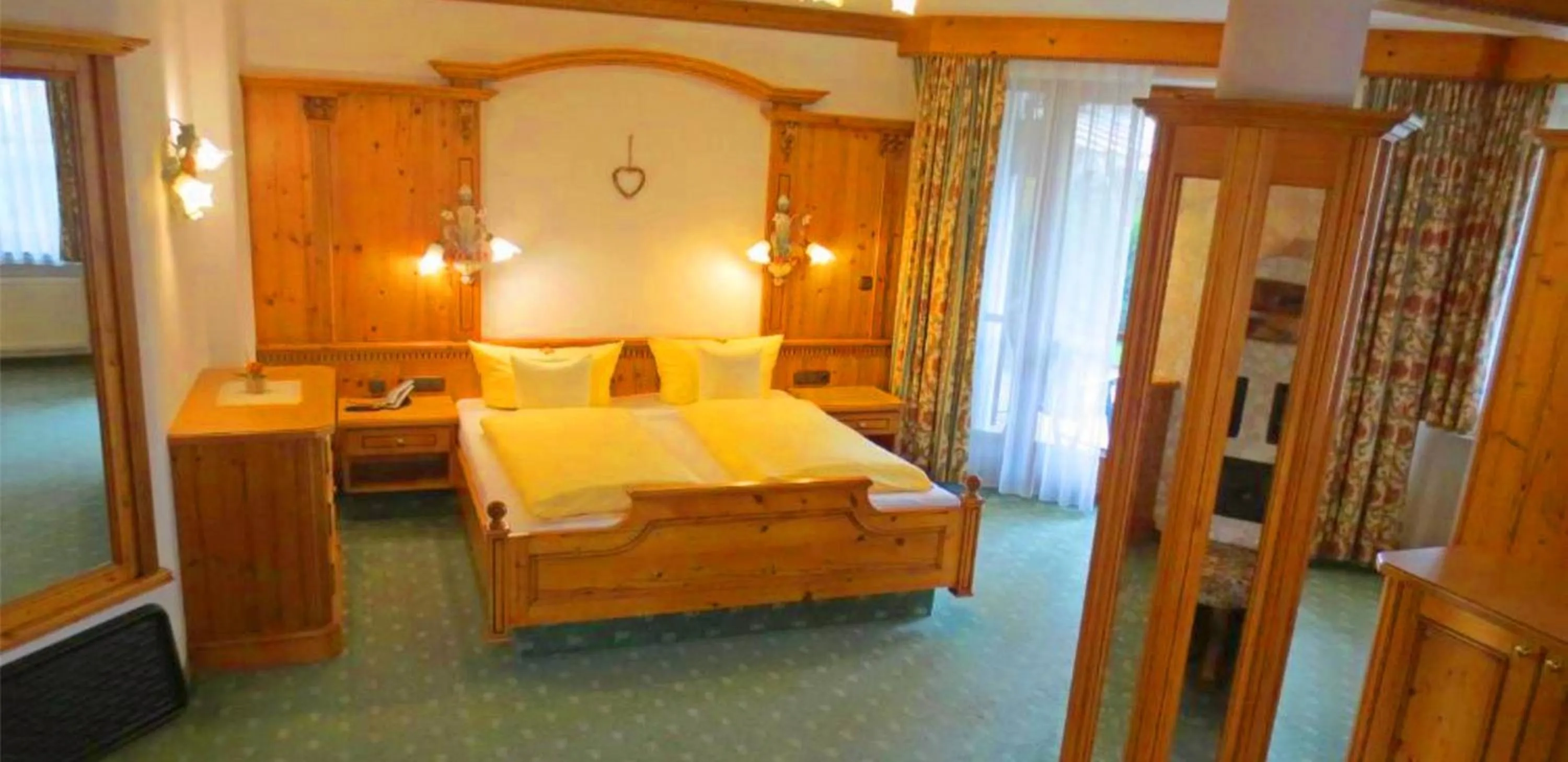 Photo of the whole room, Bed in Alpenotel Rosenhof Ruhpolding, Wellness, Chiemgau Karte, Travelingo Bonus Programm