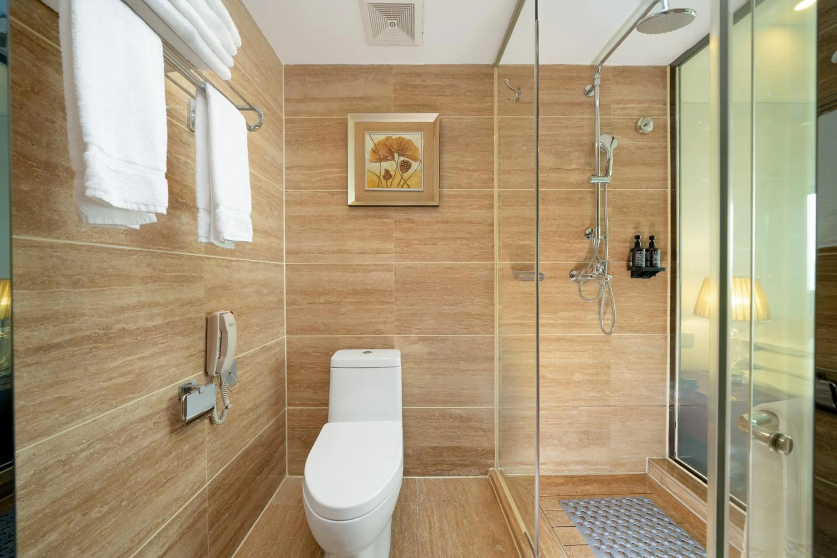 Toilet in Yanling Hotel