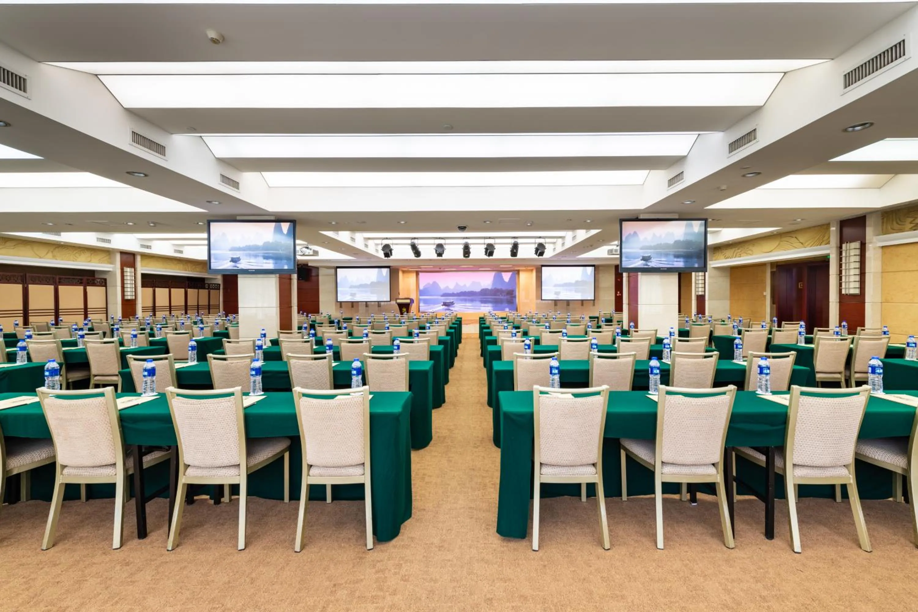 Meeting/conference room in Yanling Hotel