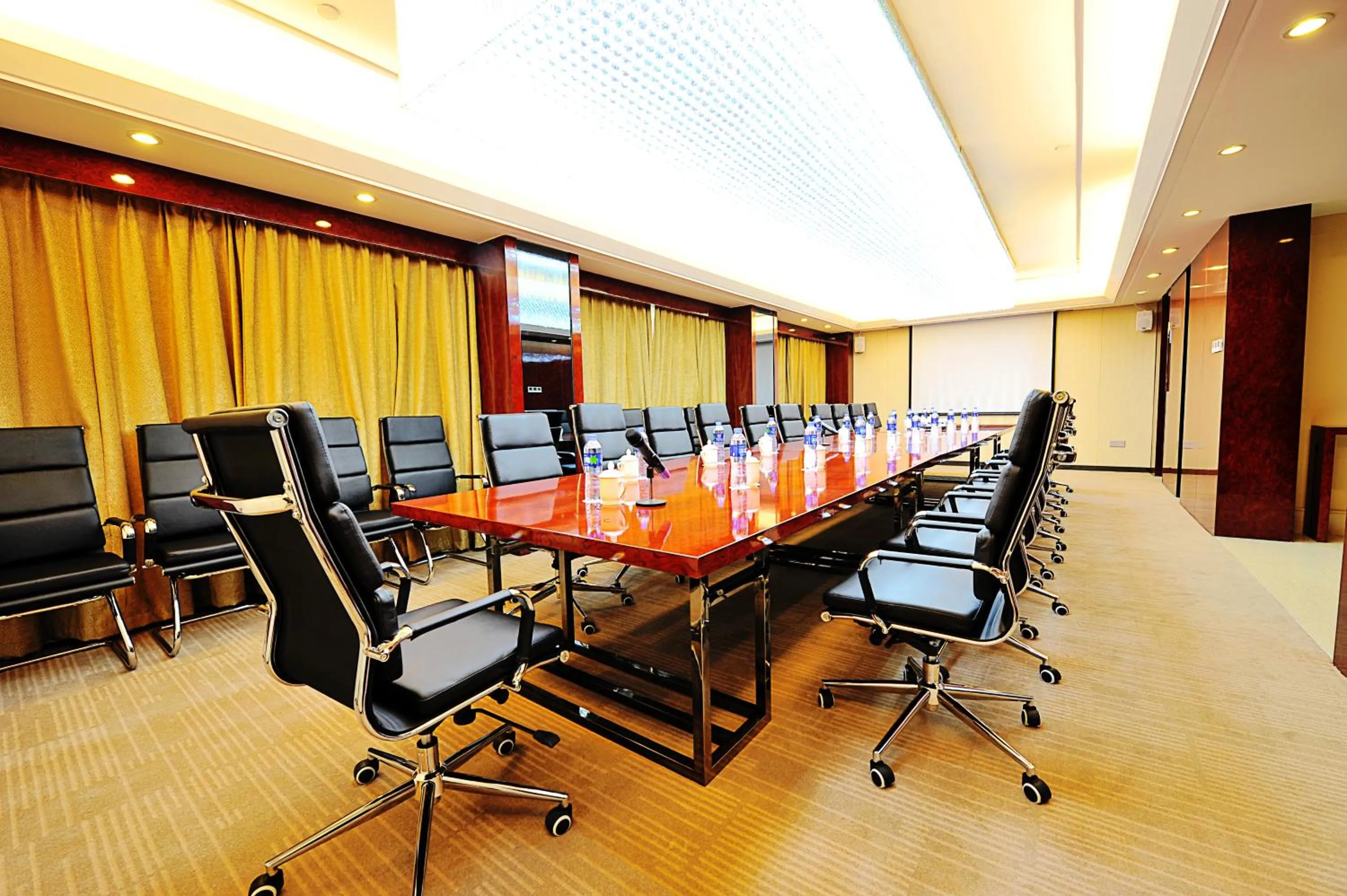 Meeting/conference room in Yanling Hotel