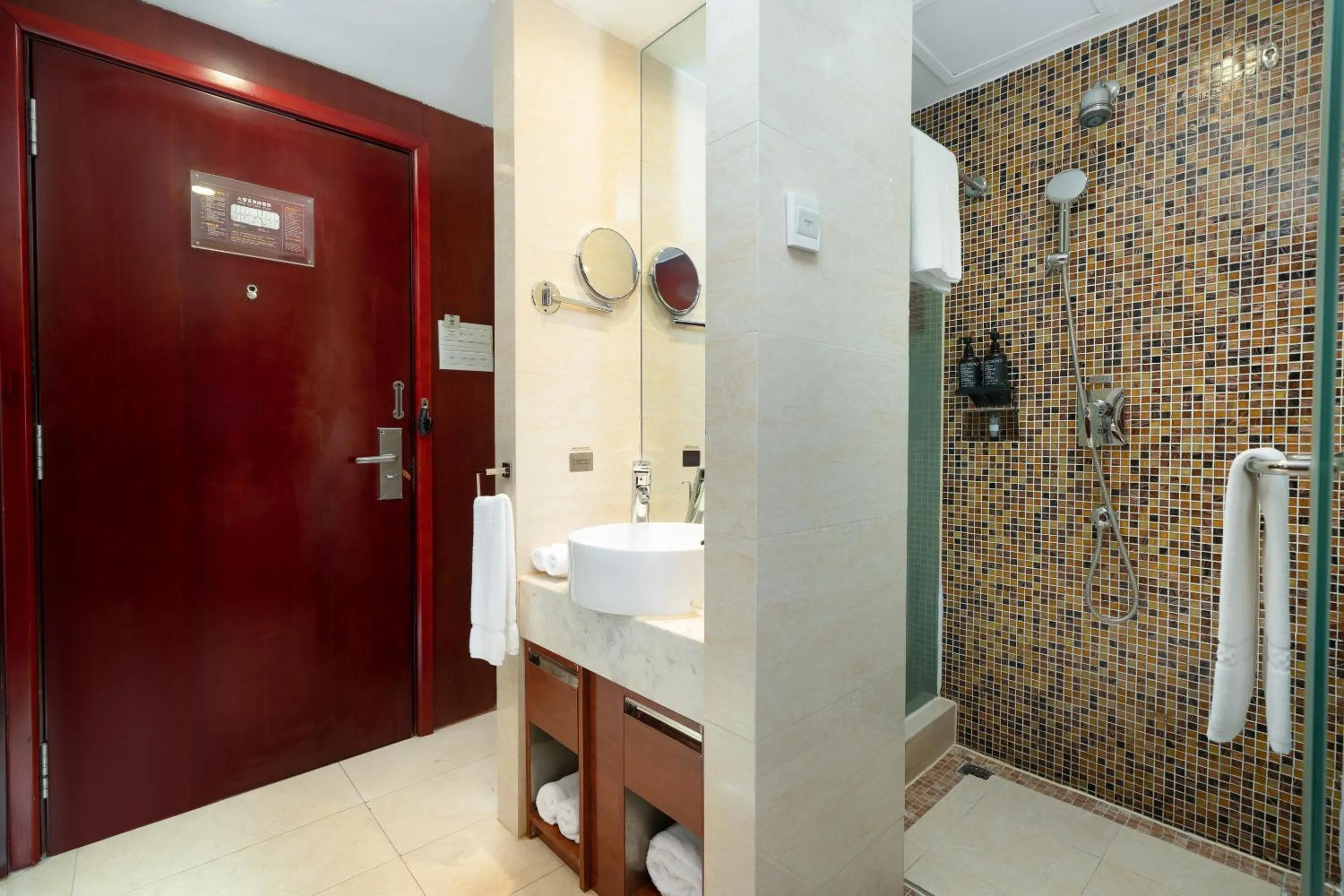 Hot Tub in Yanling Hotel