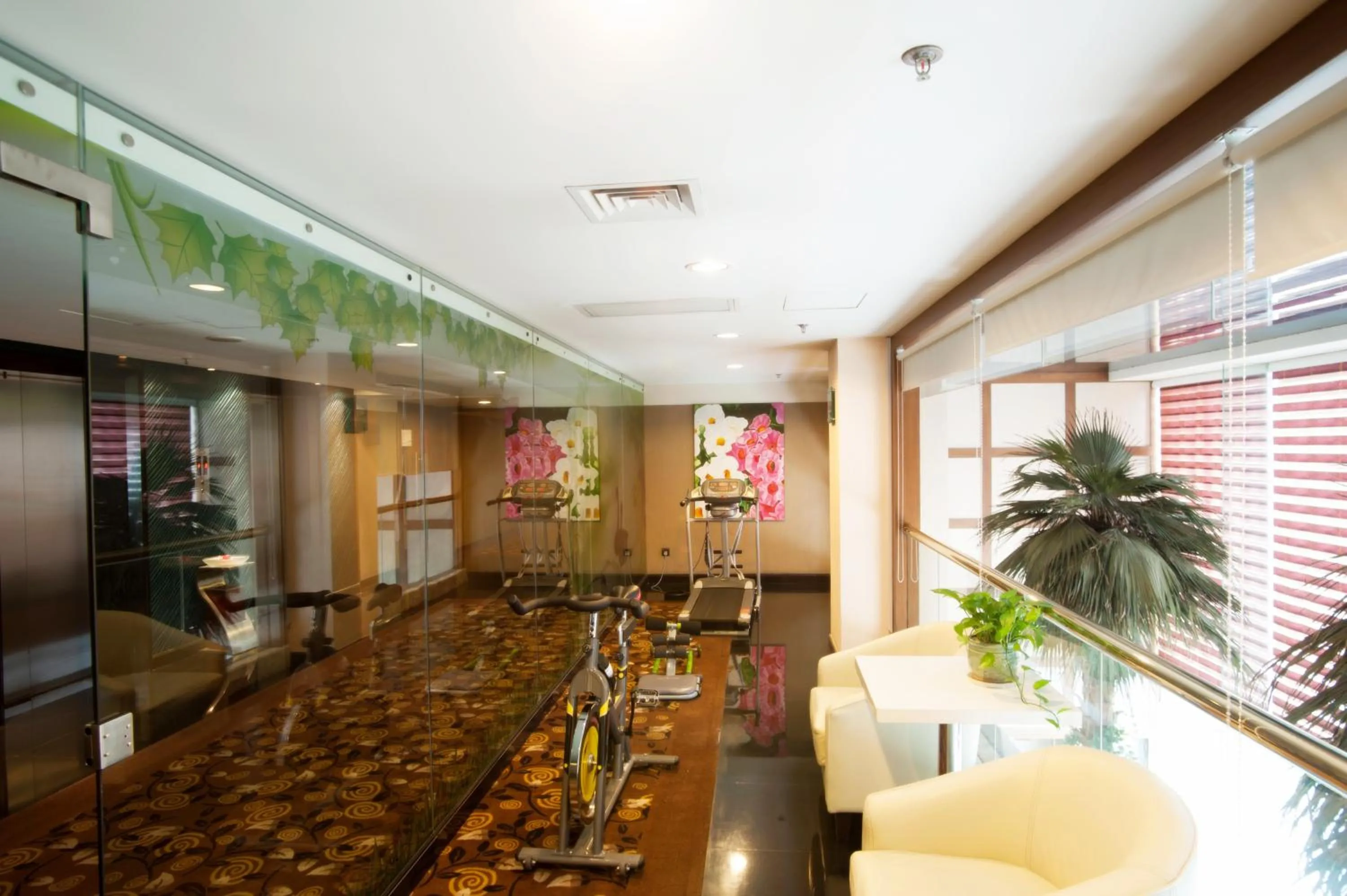 Fitness centre/facilities in Grand Skylight Gardens Hotel Shanghai Bai Se Road