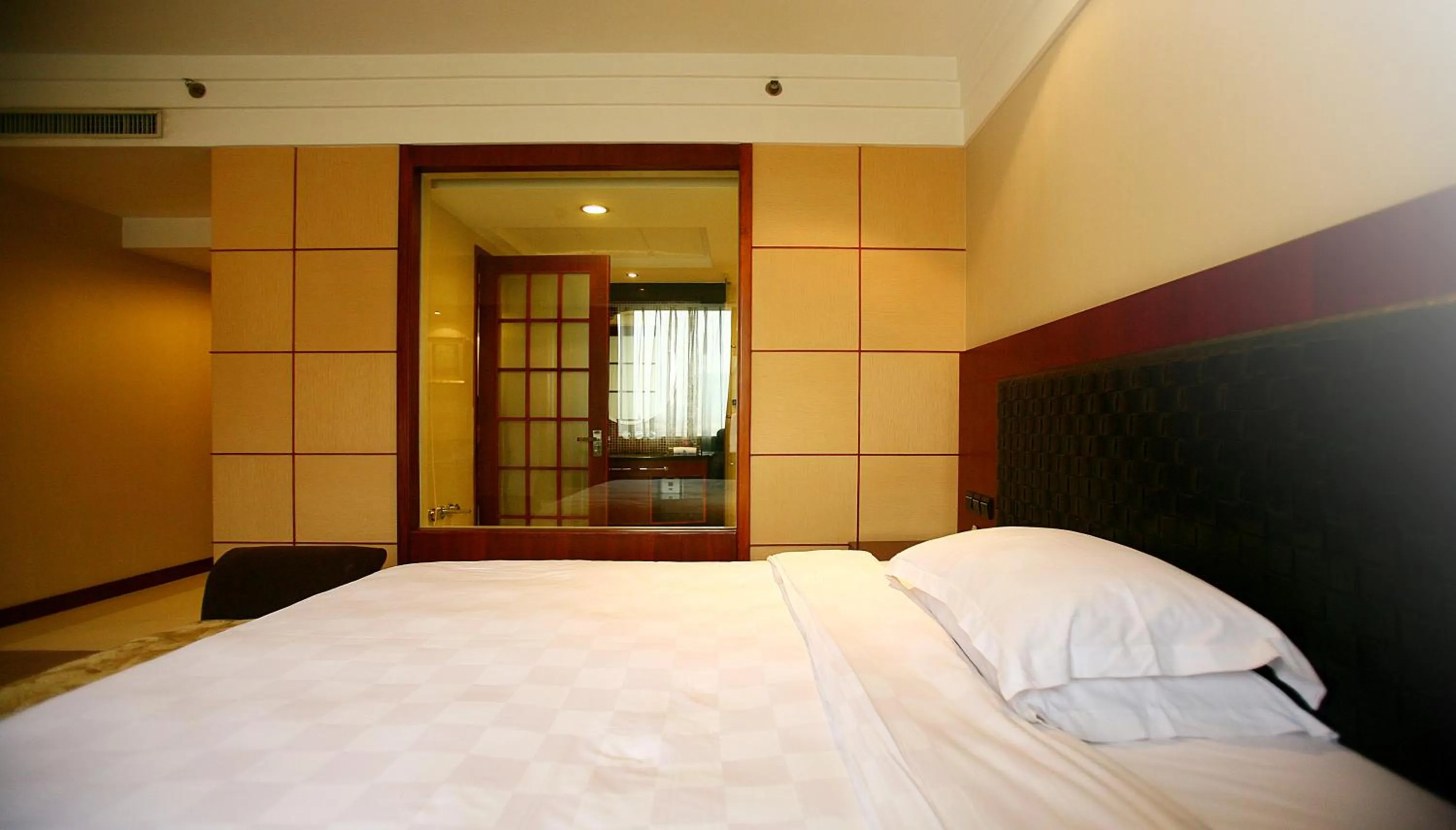 Photo of the whole room in Grand Skylight Gardens Hotel Shanghai Bai Se Road