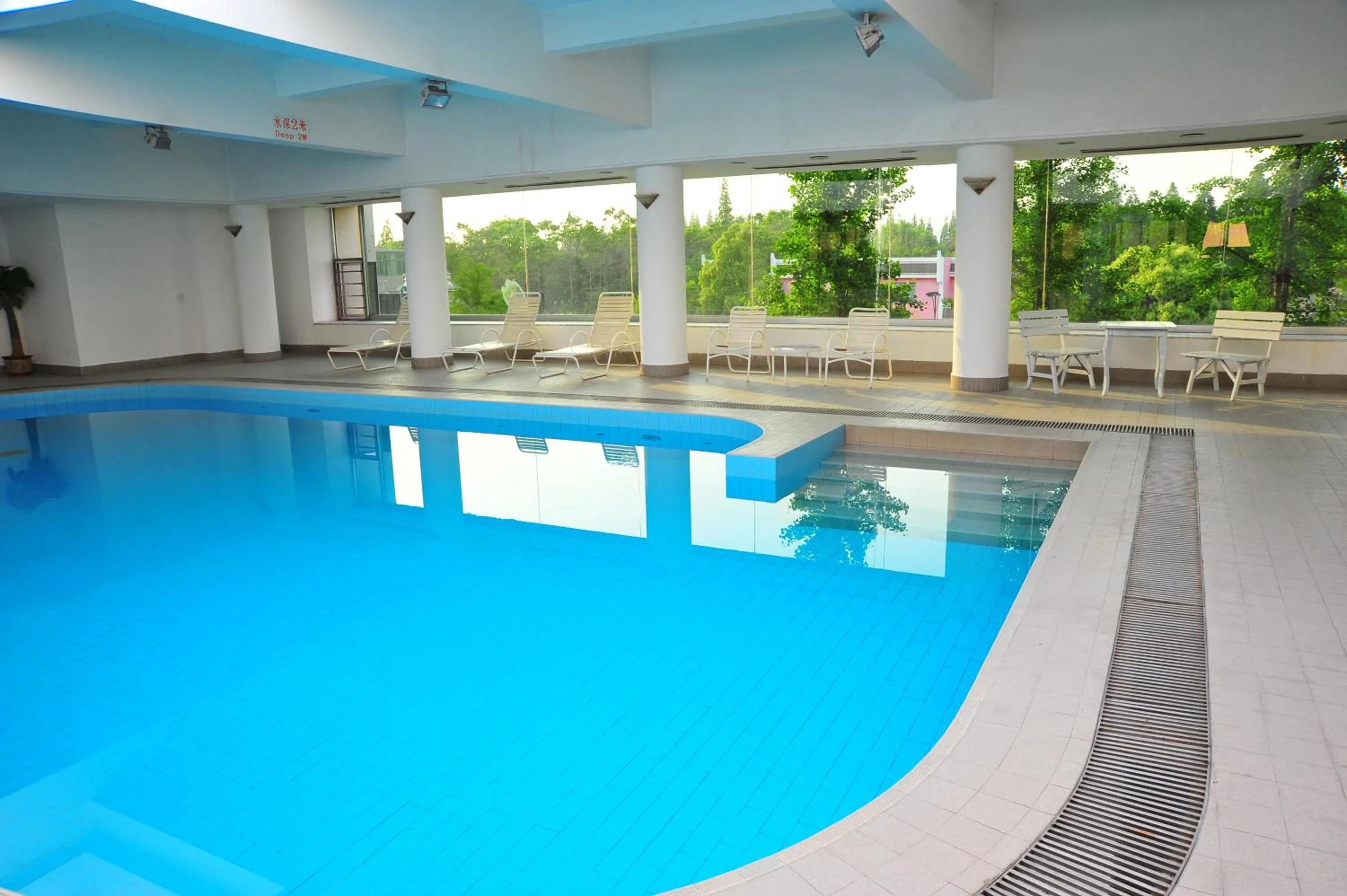 Swimming pool in Grand Skylight Gardens Hotel Shanghai Bai Se Road