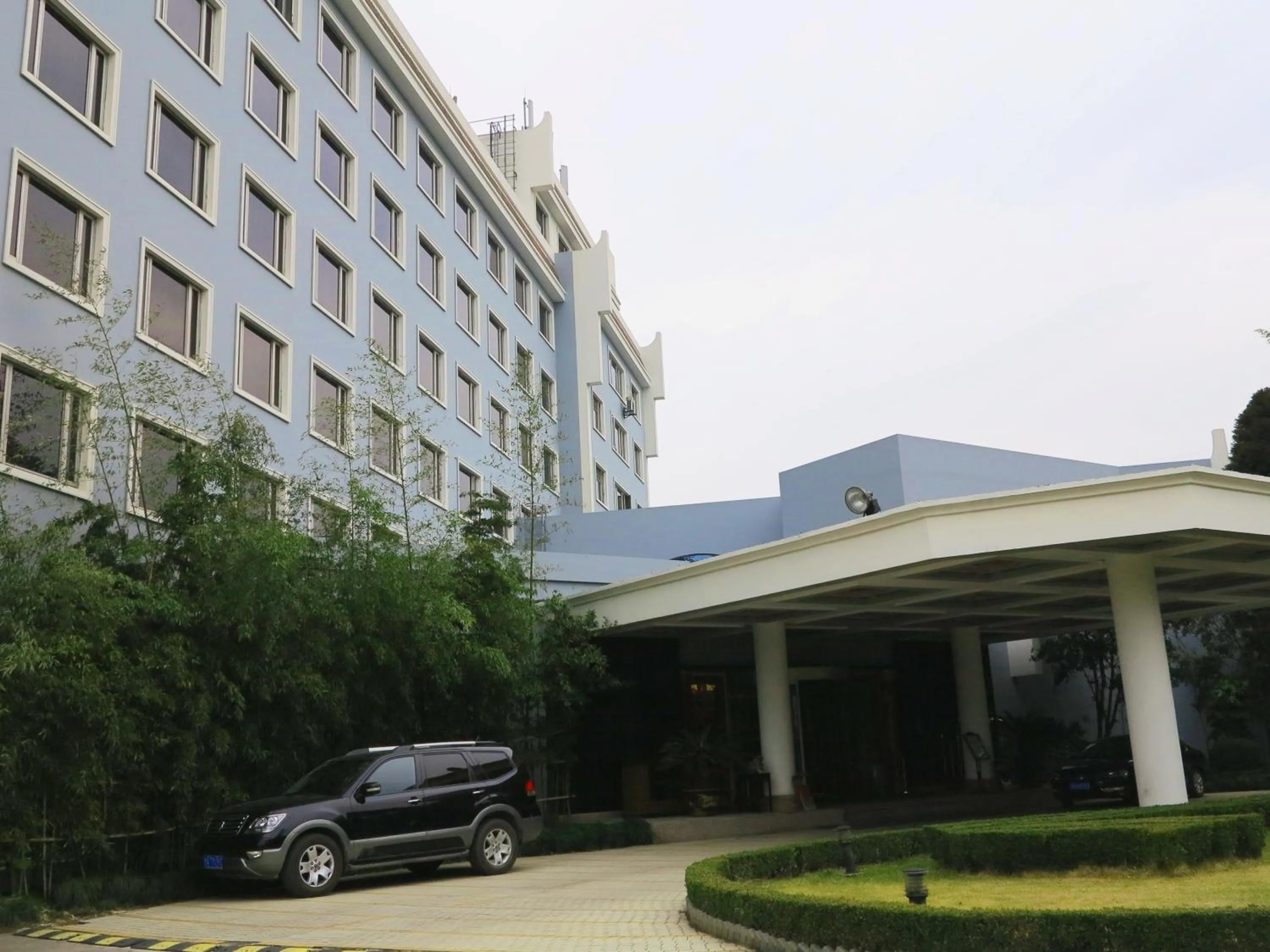 Facade/entrance in Grand Skylight Gardens Hotel Shanghai Bai Se Road