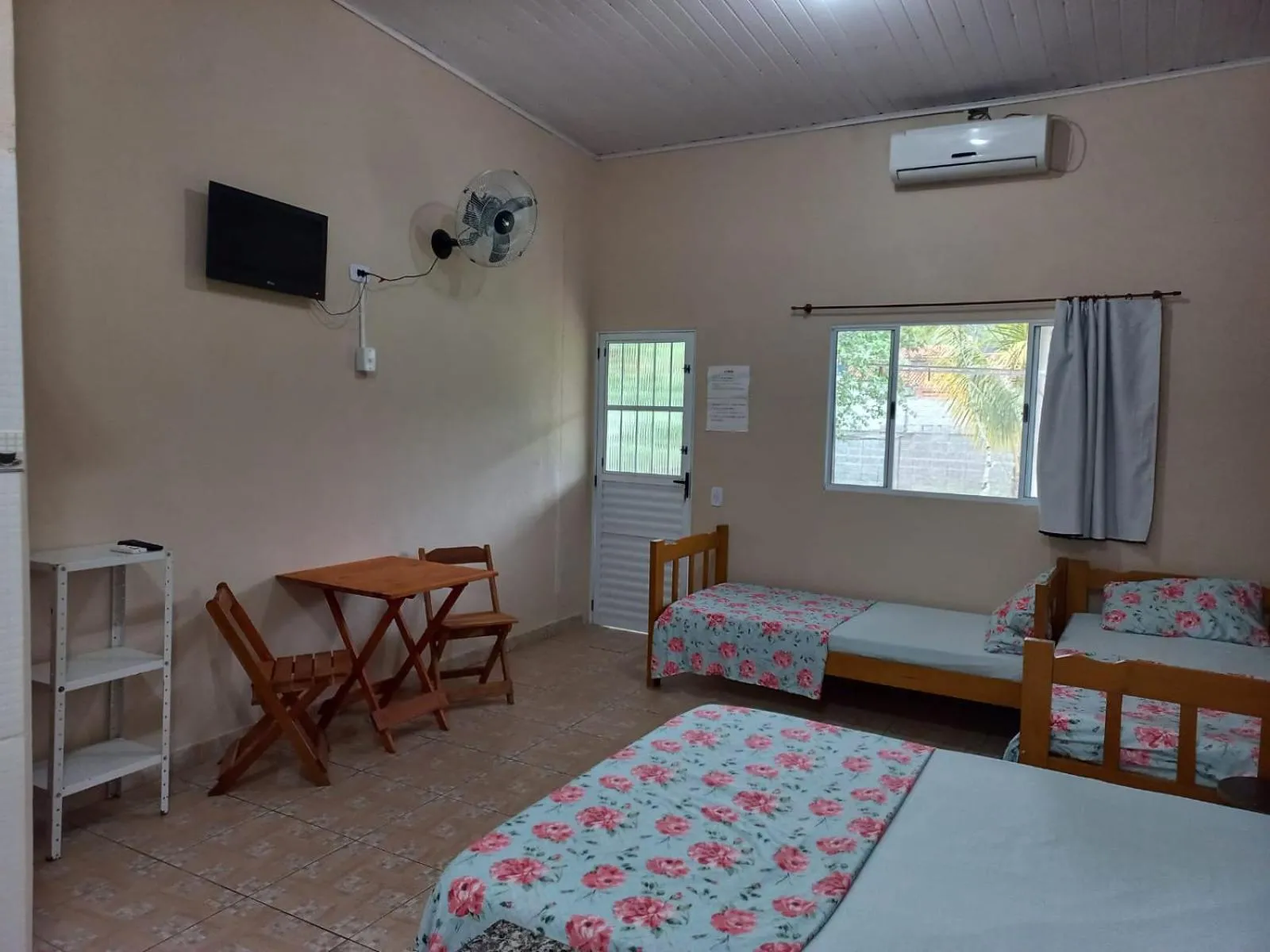 Bedroom, Bed in Locação p final de semana Mourada Térrea