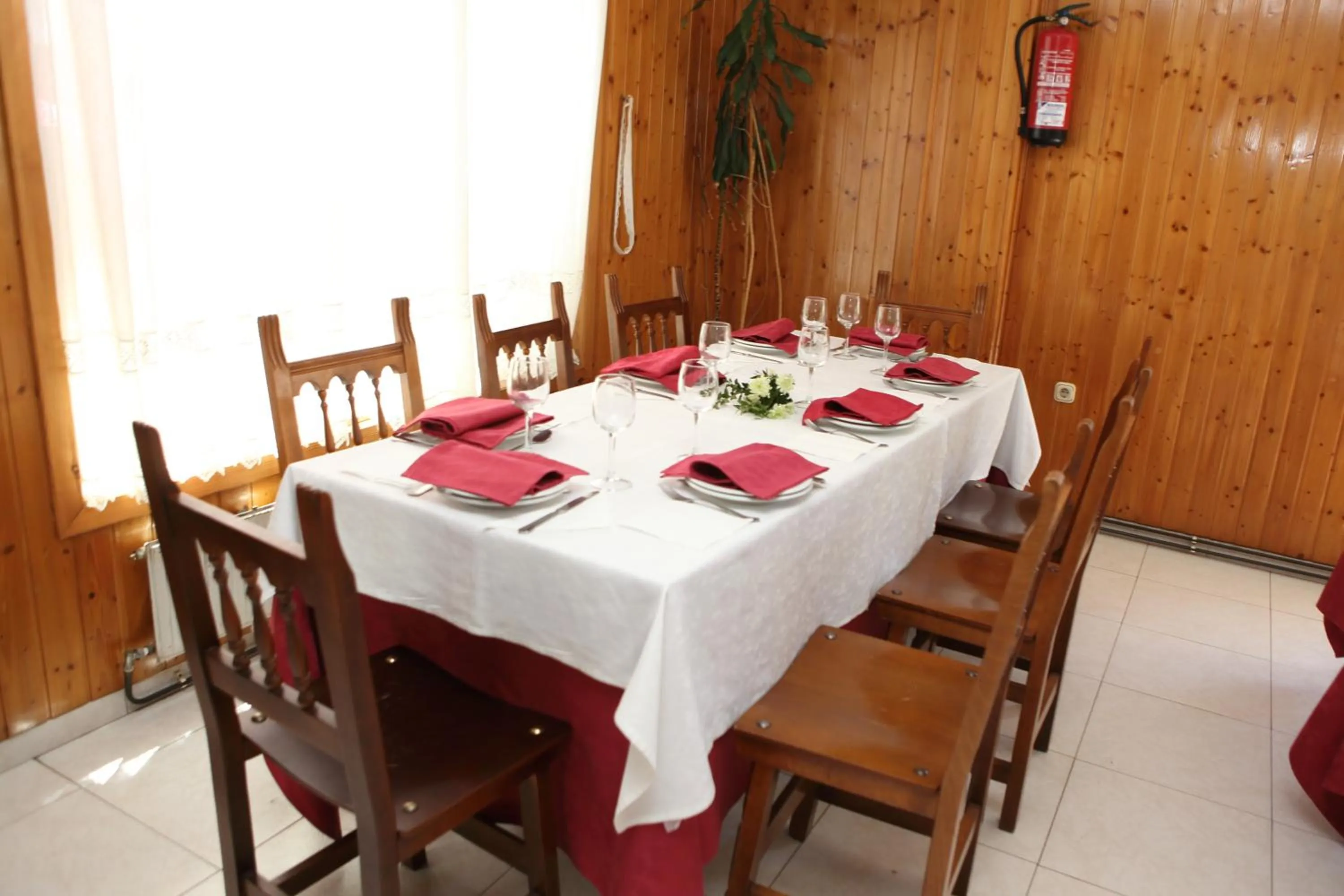 Restaurant/places to eat in Hotel Santa Cruz