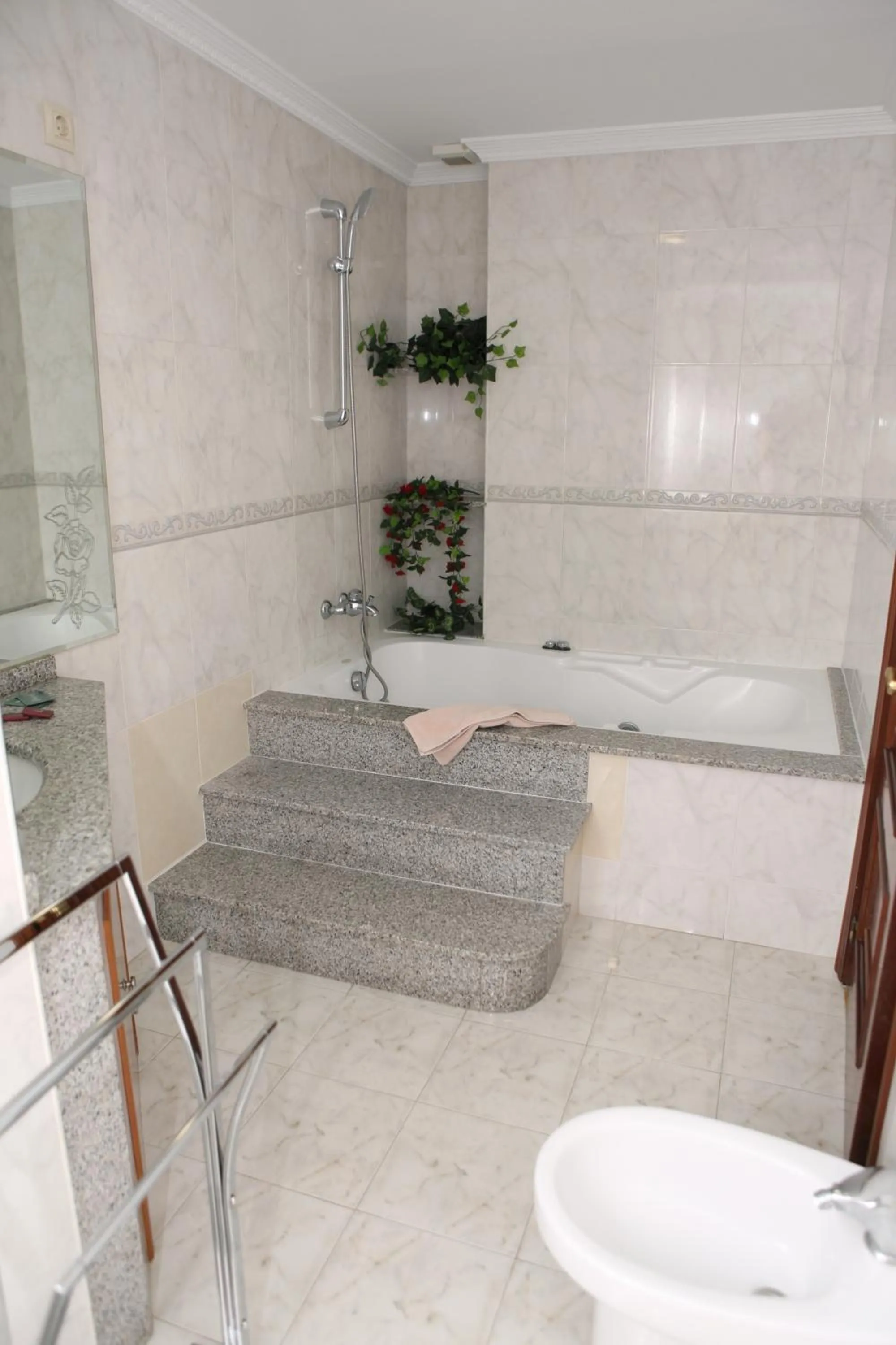 Hot Tub in Hotel Santa Cruz