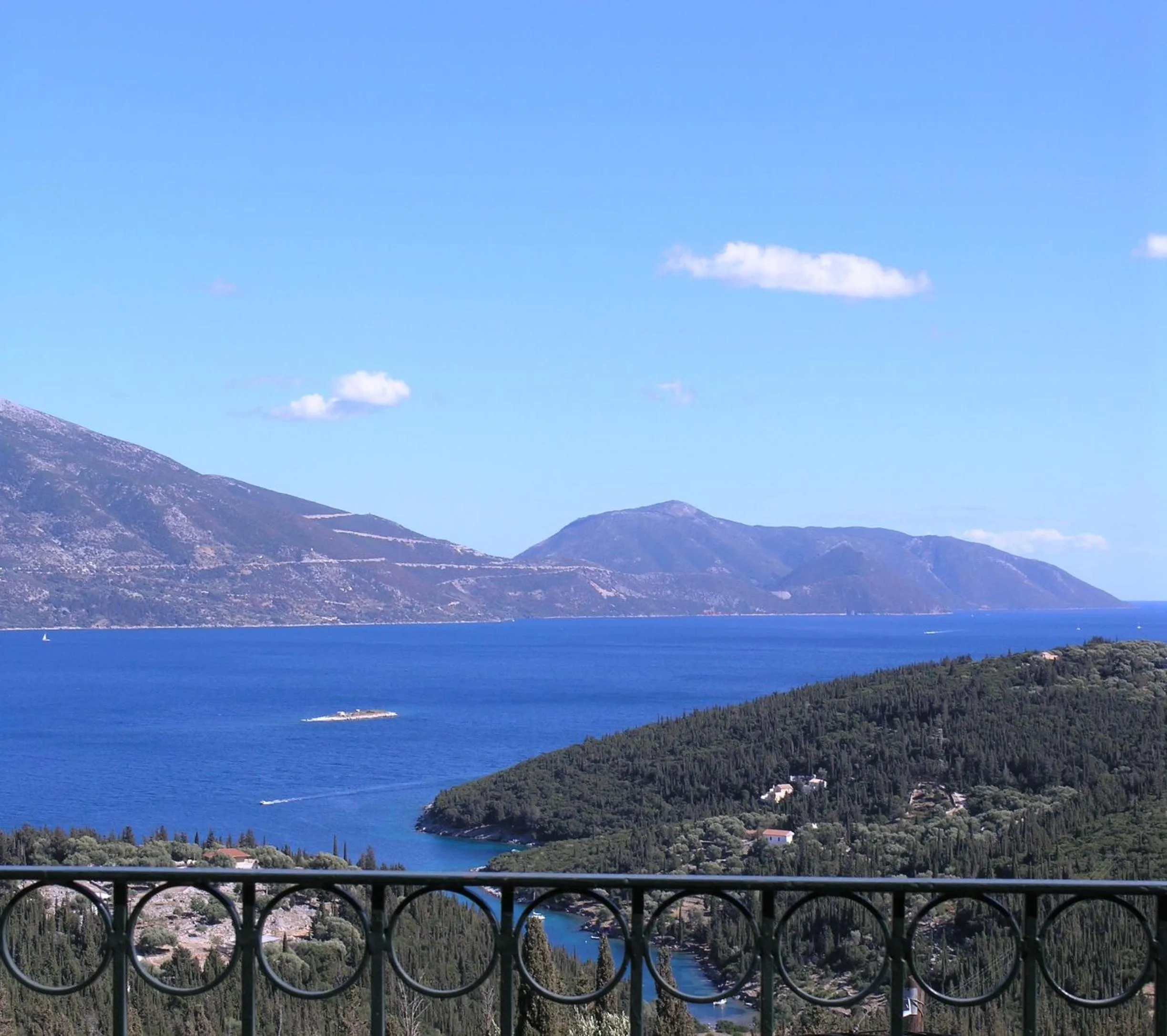 Mountain view in Agnantia Bed & Breakfast