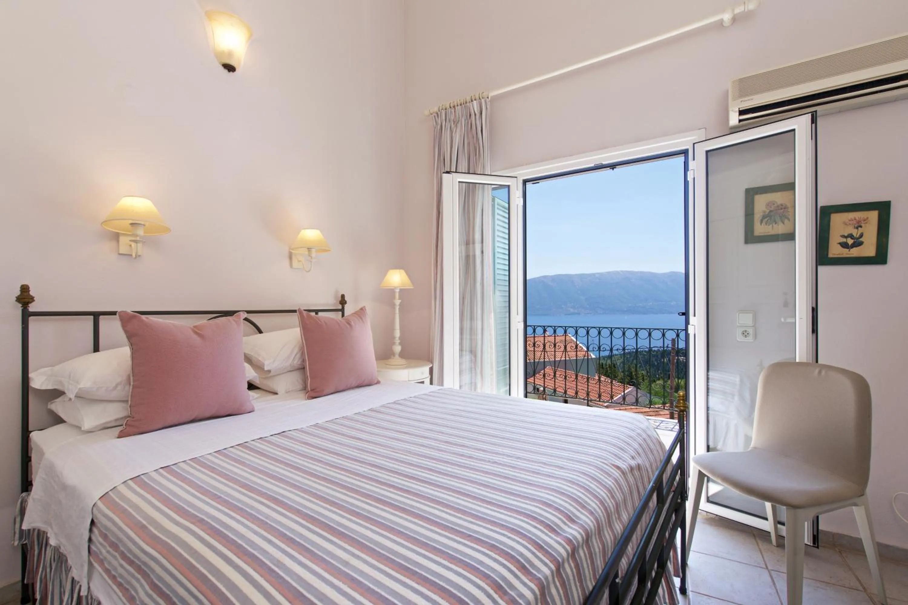 Bed in Agnantia Bed & Breakfast