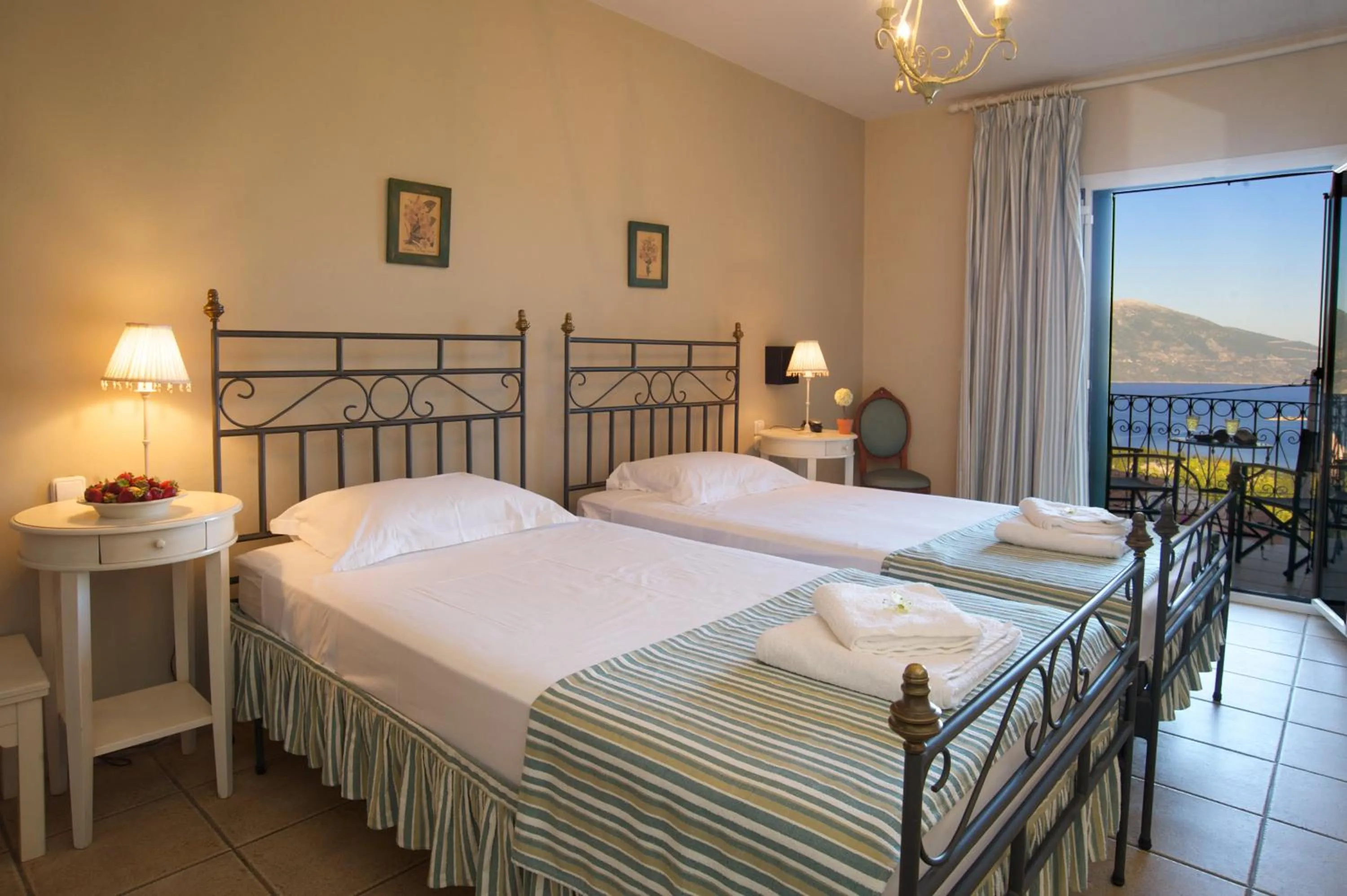 Bed in Agnantia Bed & Breakfast