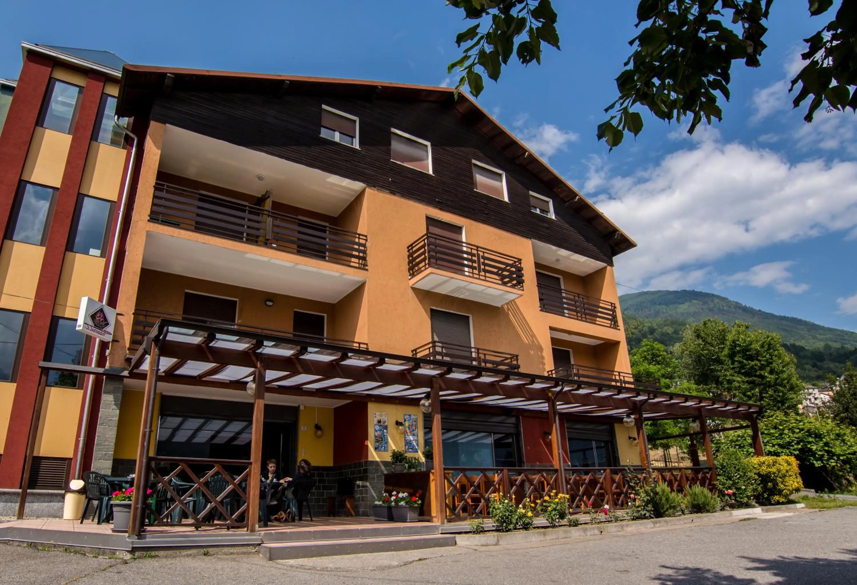 Property building in La Svolta