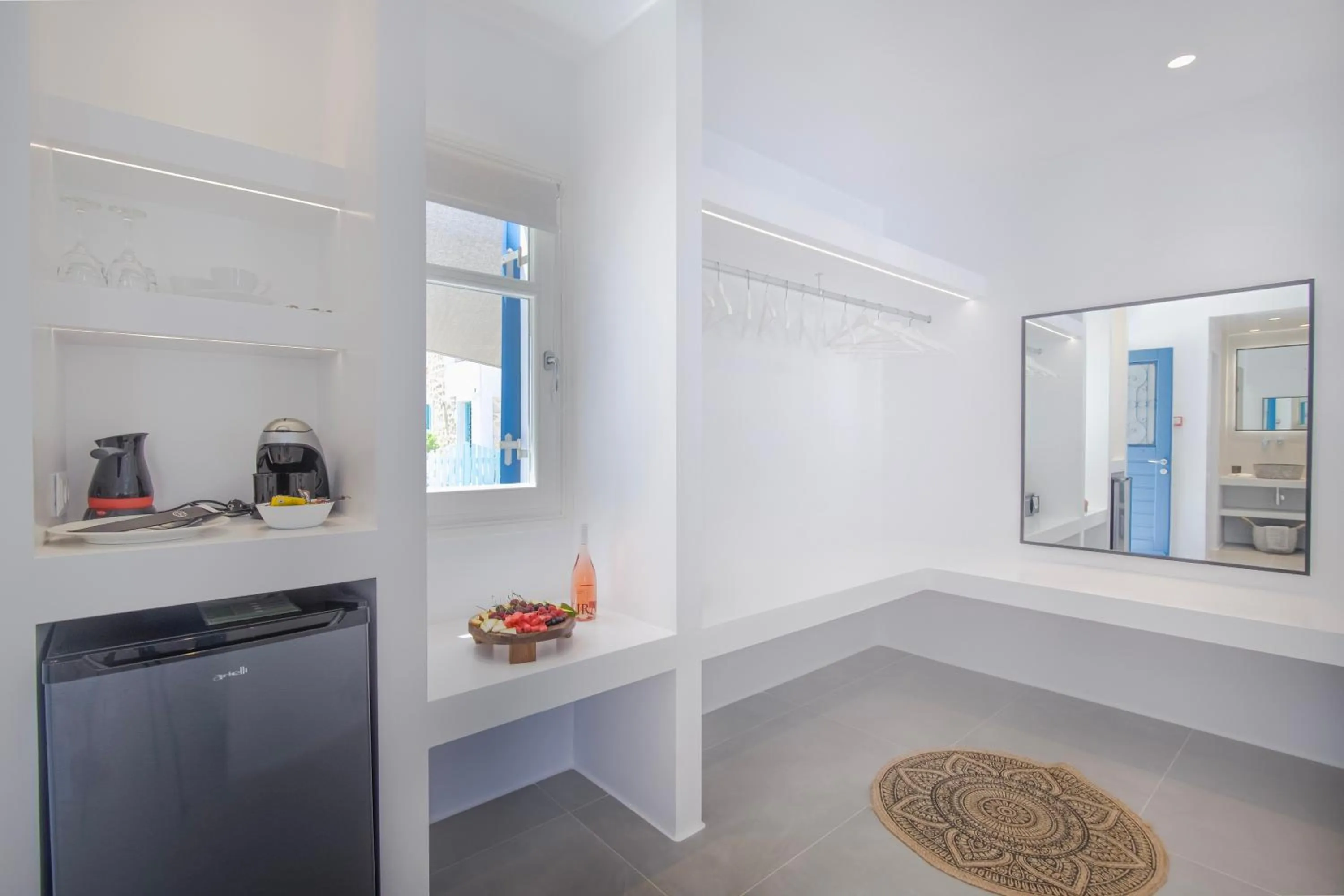 Alexandros Apartments