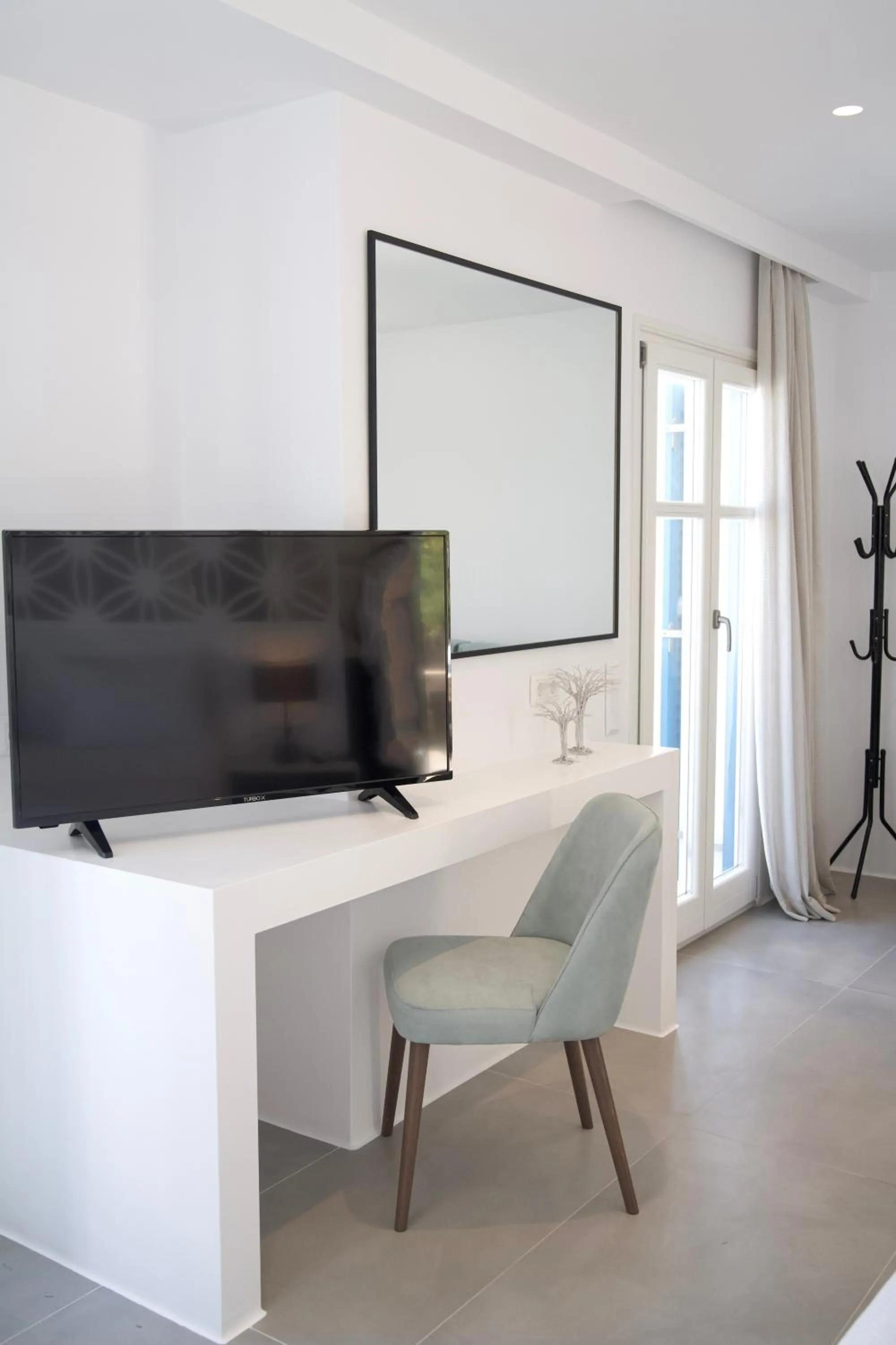 Alexandros Apartments