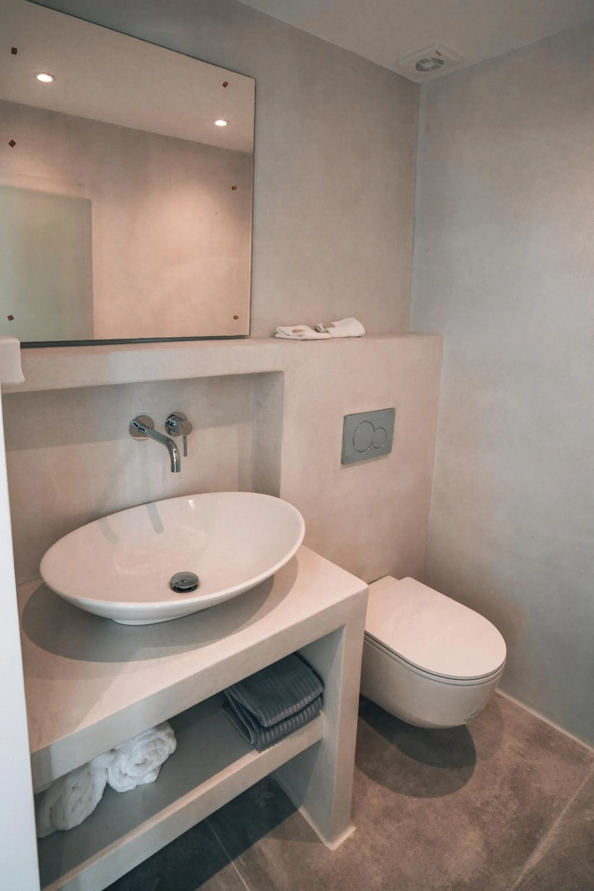 Alexandros Apartments