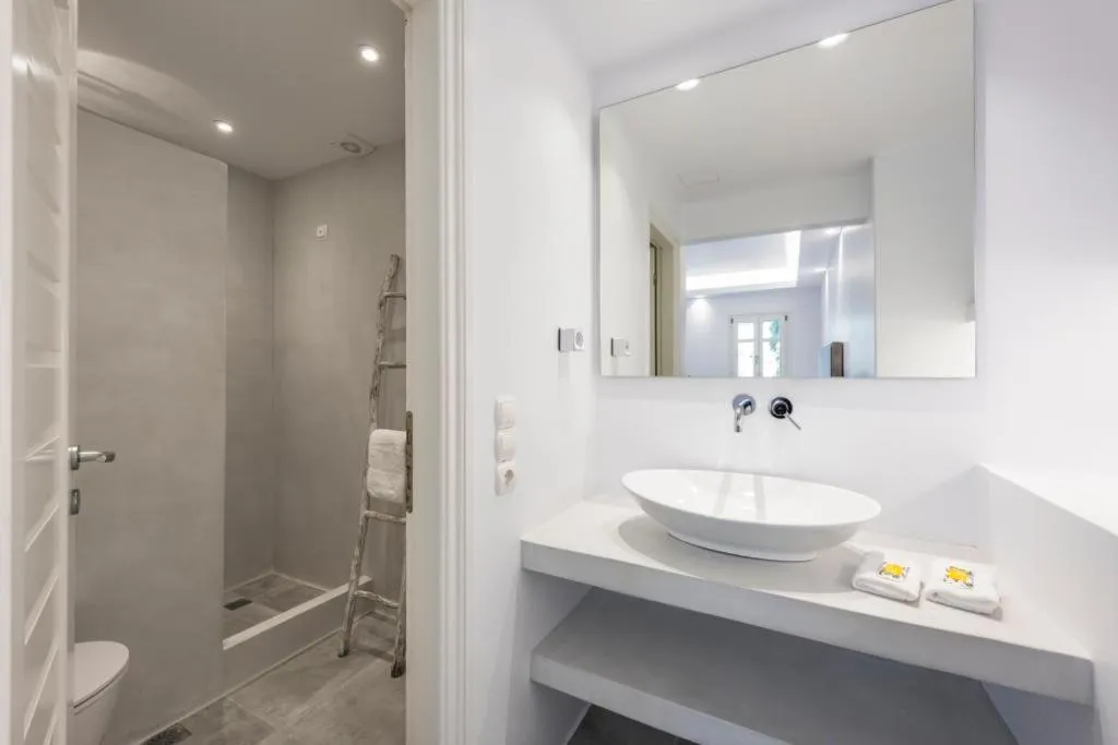 Alexandros Apartments