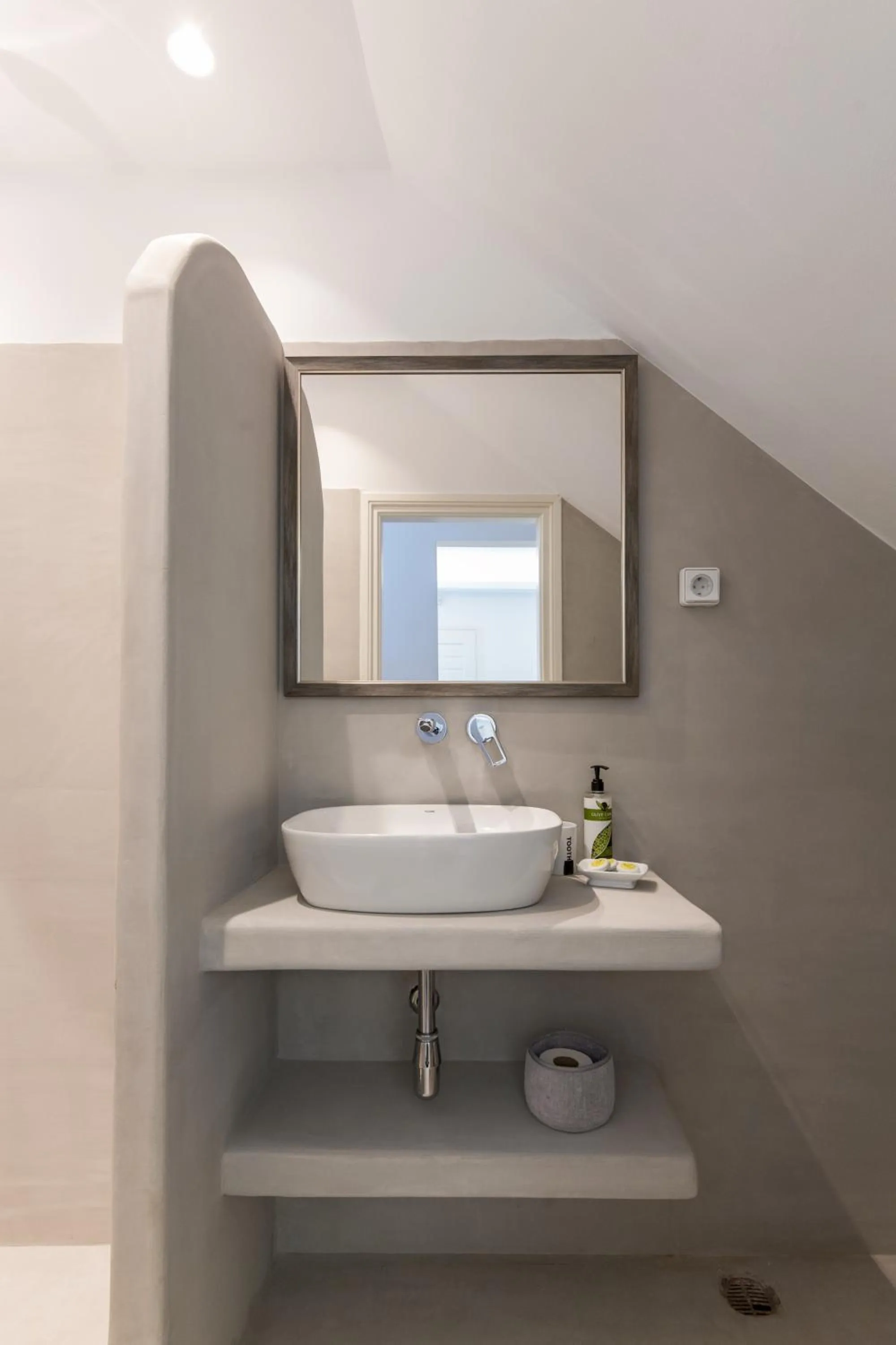 Alexandros Apartments