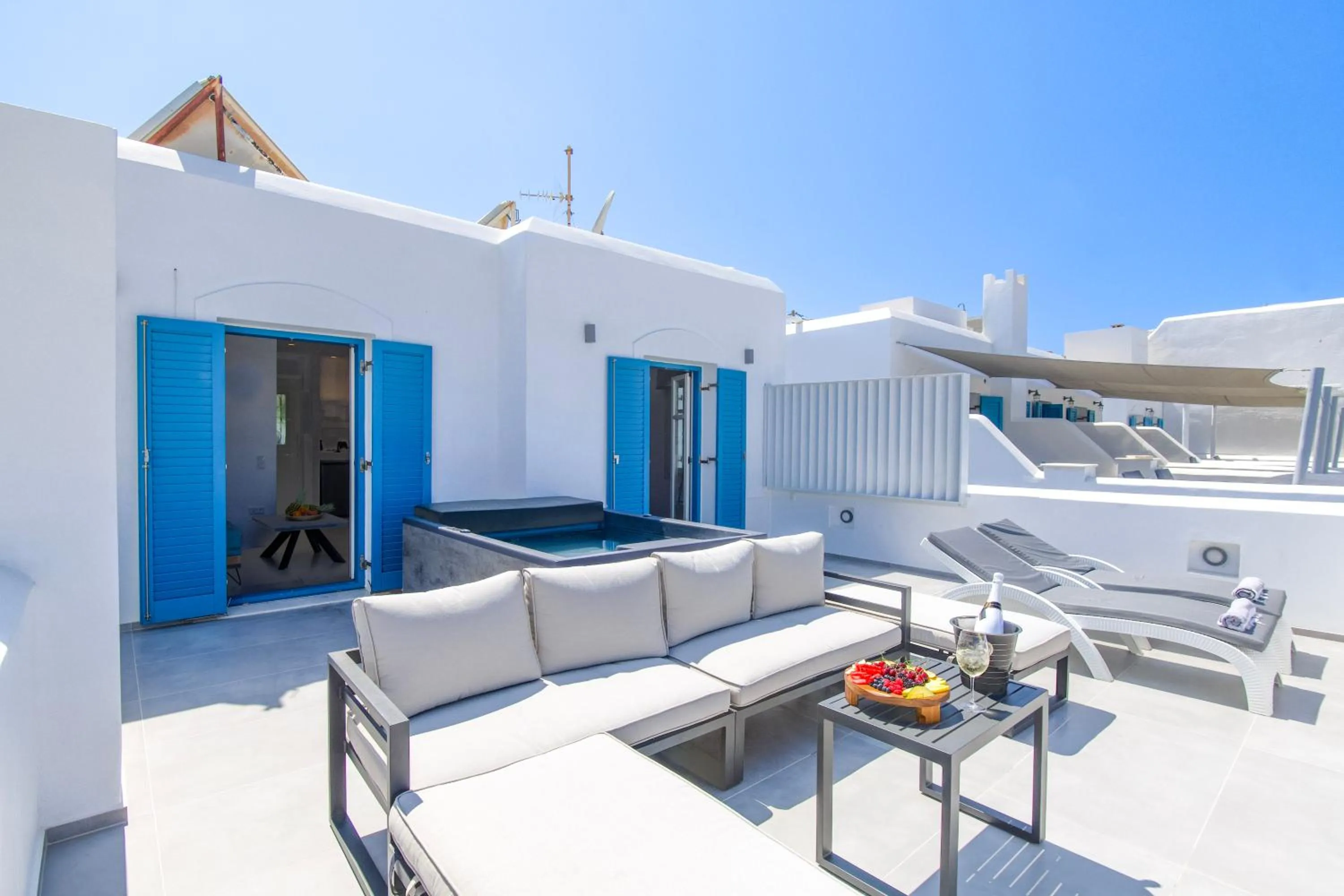 Alexandros Apartments