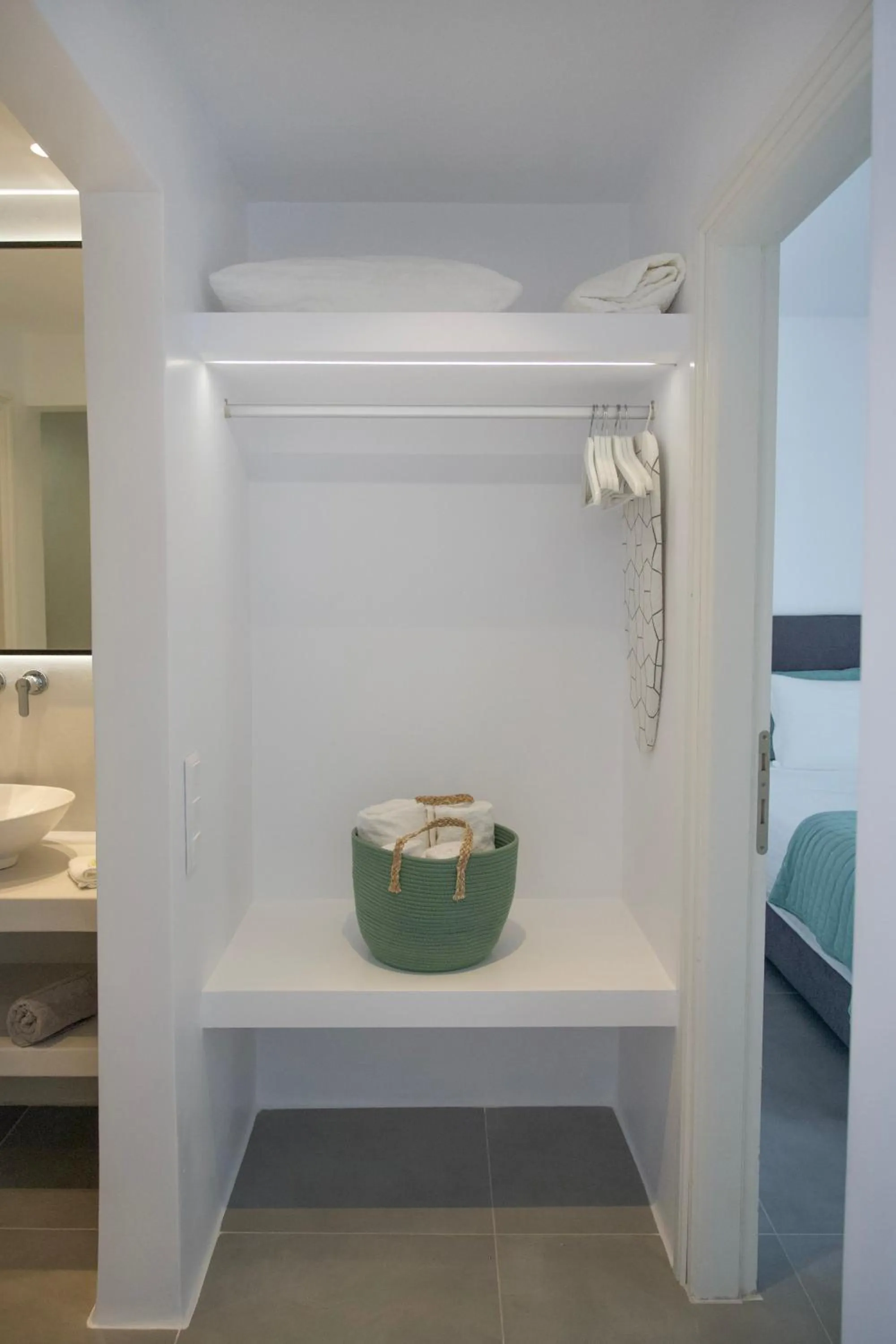 Alexandros Apartments