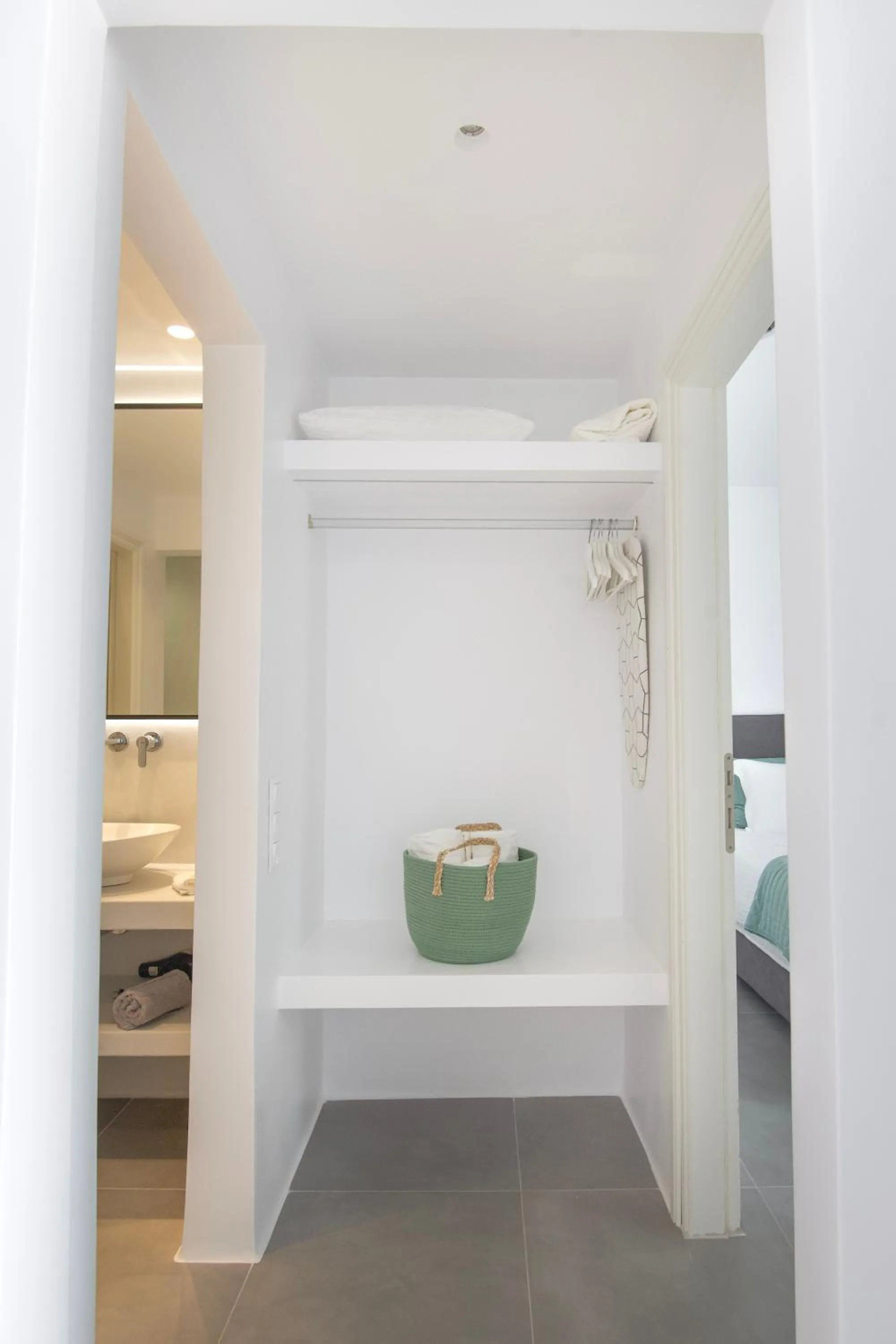 Alexandros Apartments