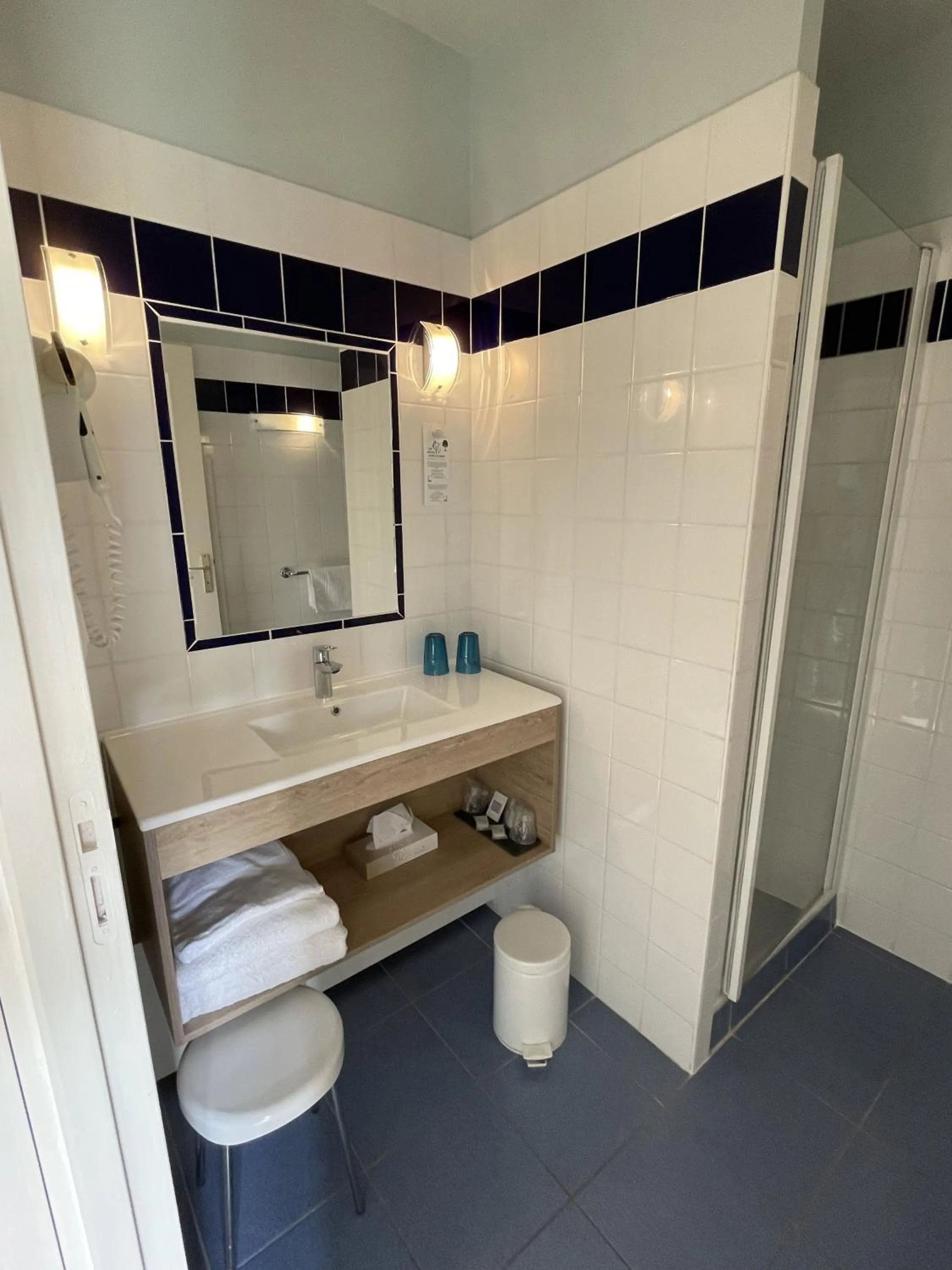 Property building in Hôtel Le Mas del Pechs - Chambres avec terrasse