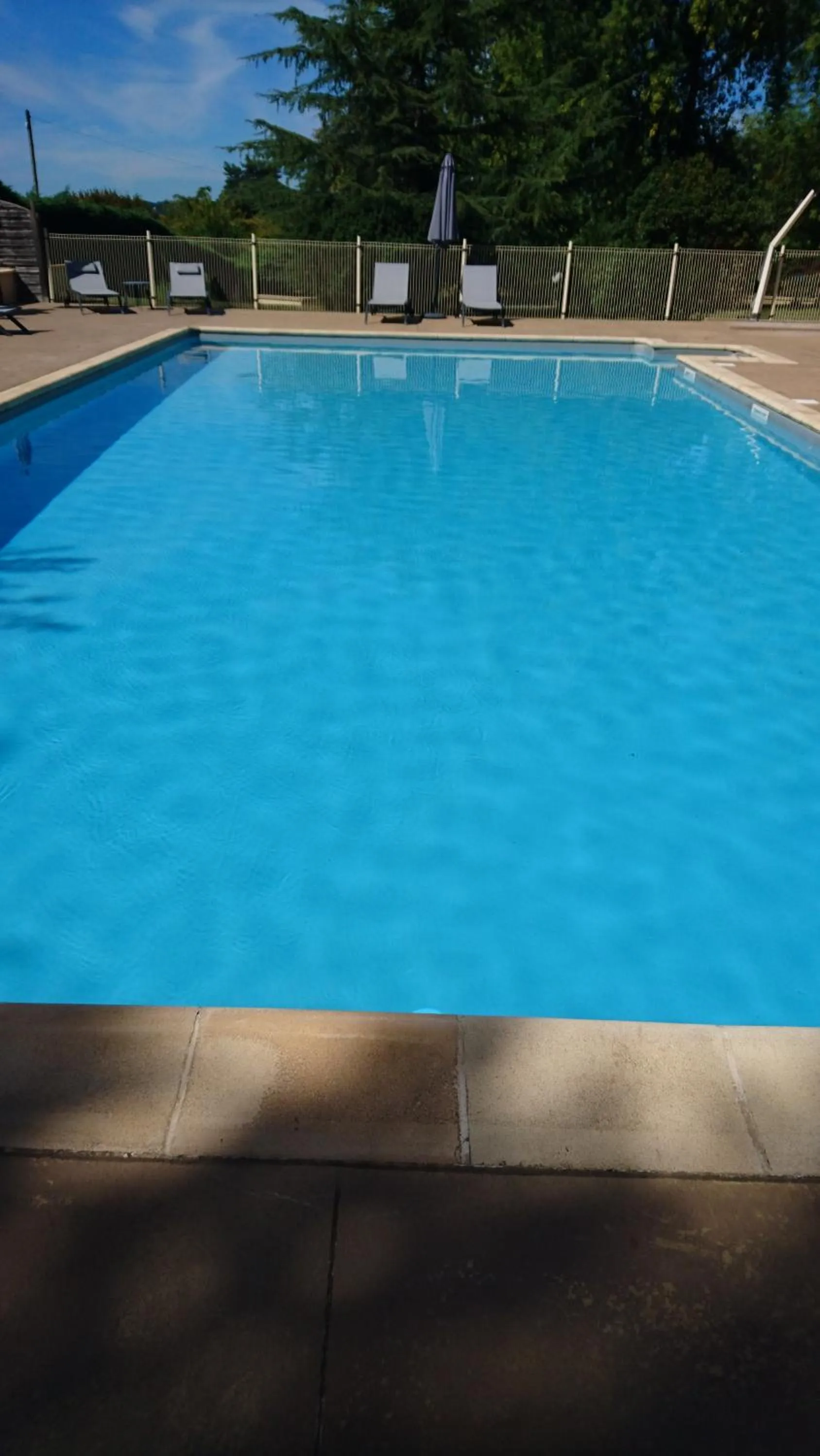 Swimming pool in Hôtel Le Mas del Pechs - Chambres avec terrasse