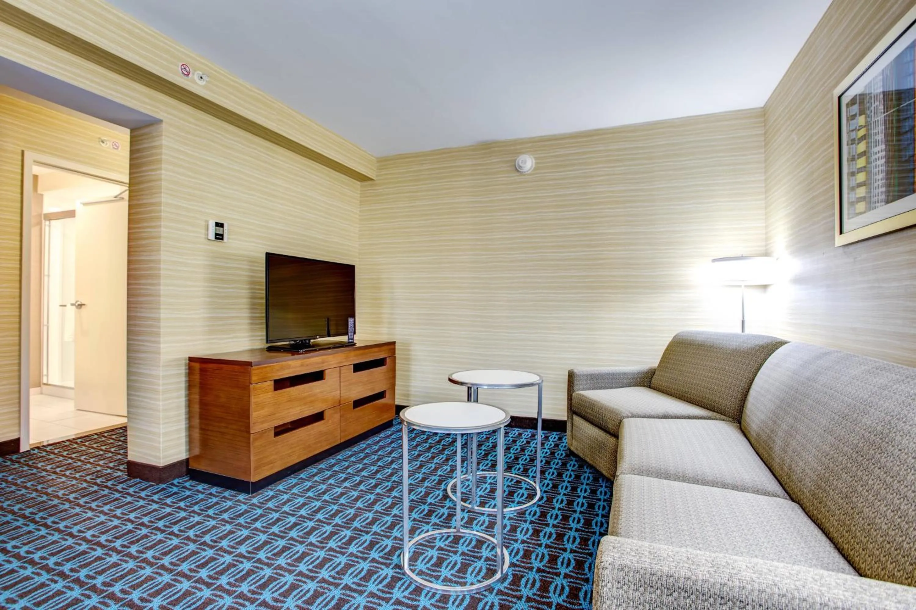 Living room in Fairfield Inn & Suites by Marriott Springfield Holyoke