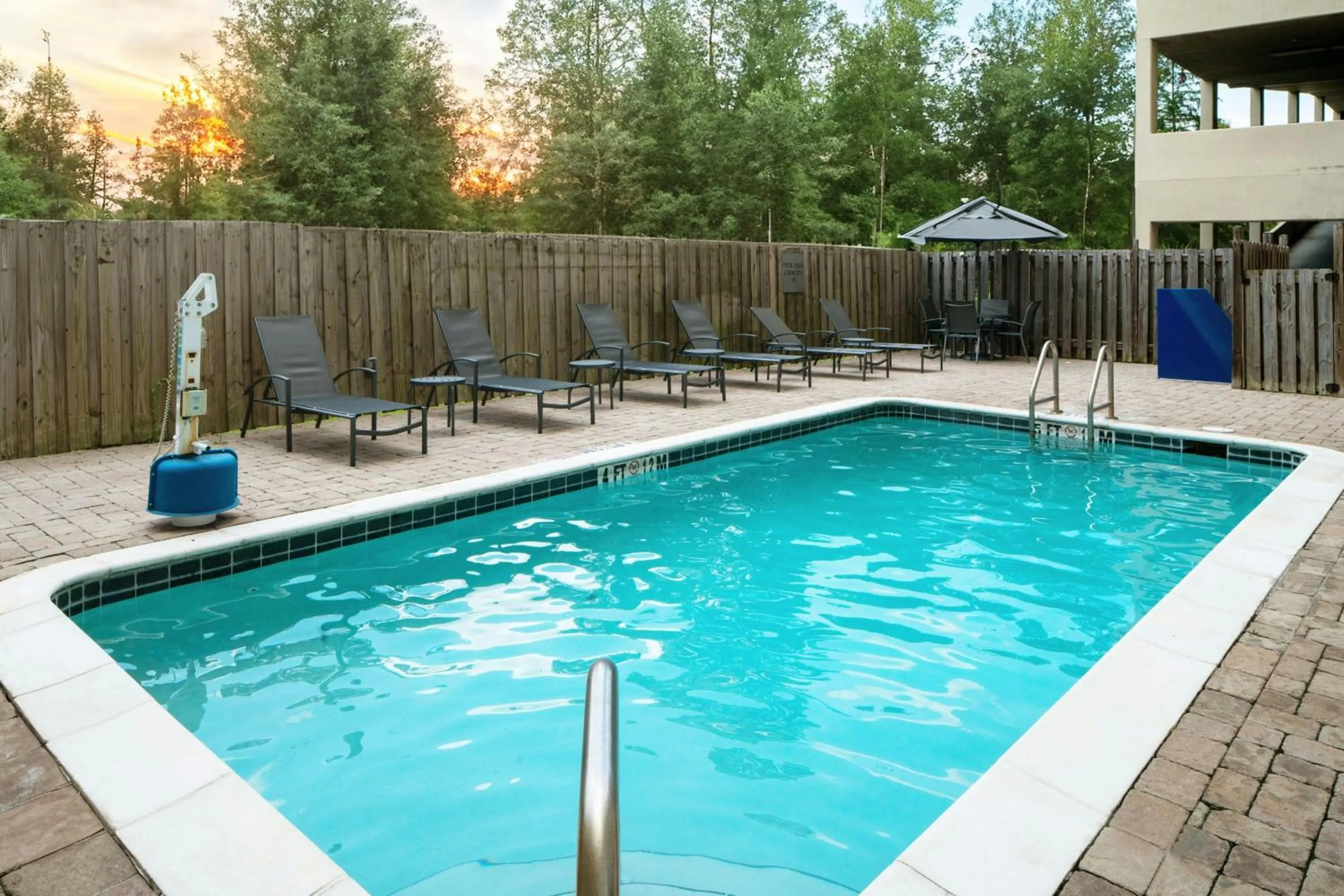 Swimming pool in Fairfield Inn & Suites by Marriott Savannah Midtown
