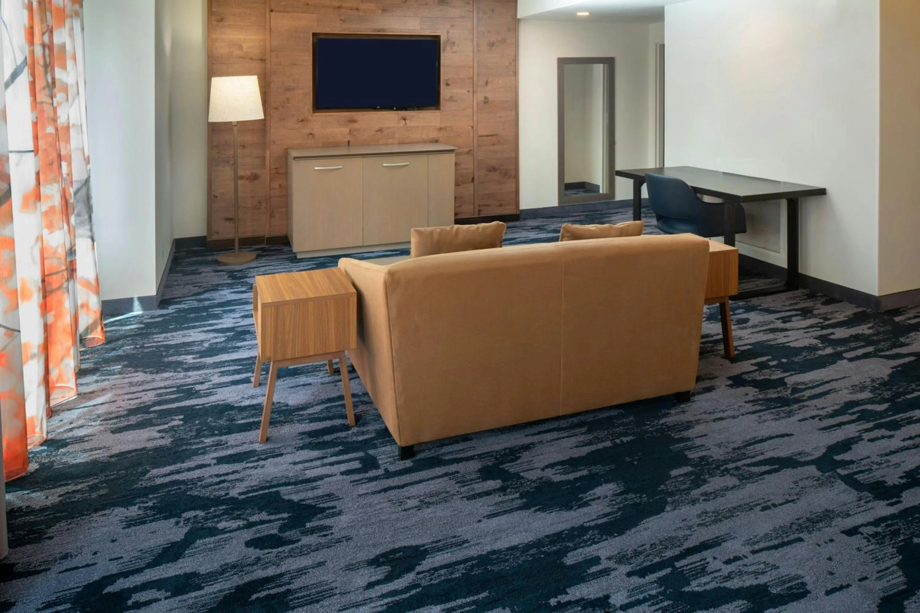 Bedroom in Fairfield Inn & Suites by Marriott Savannah Midtown