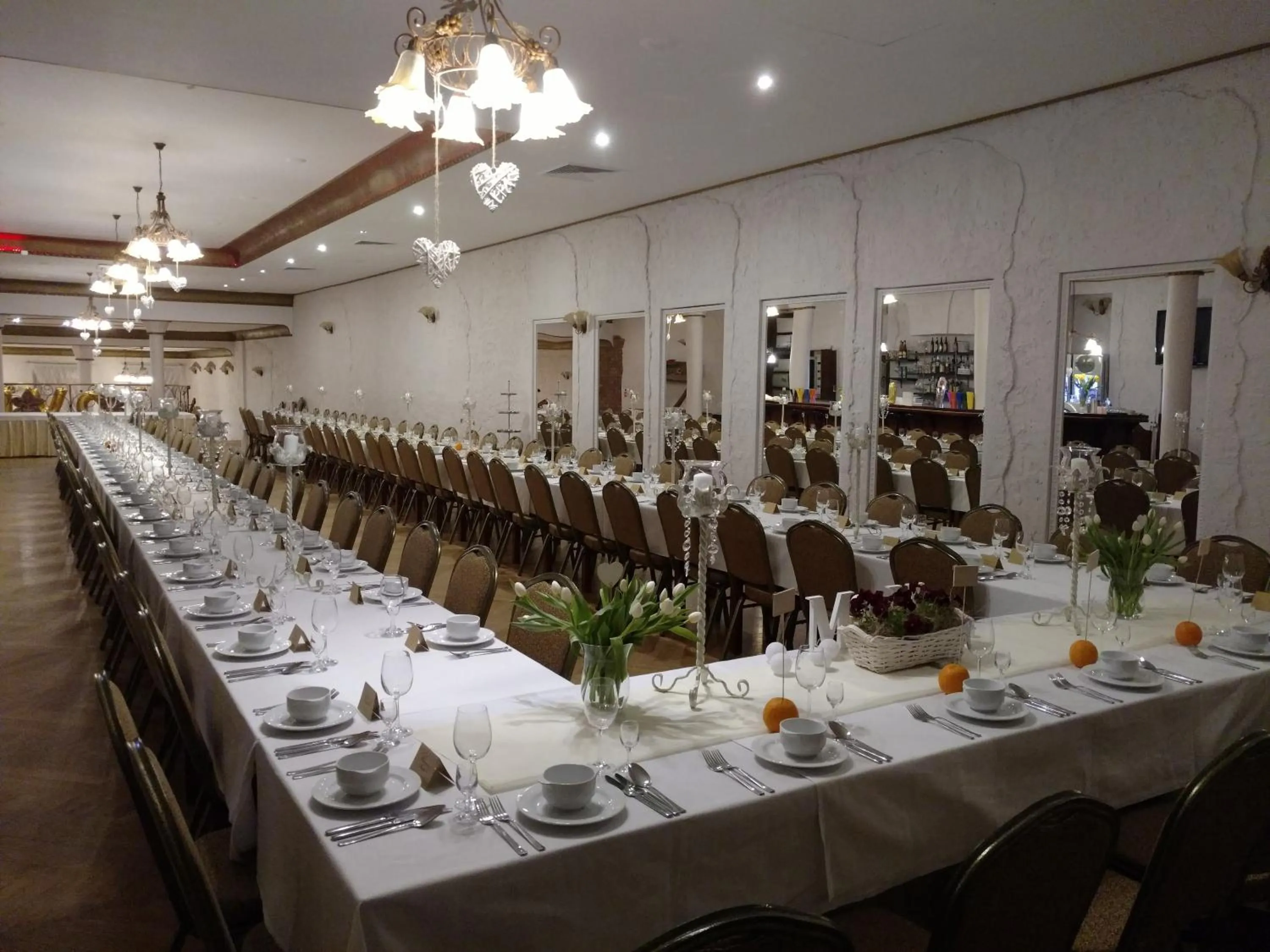 Restaurant/places to eat in Hotel Bartis