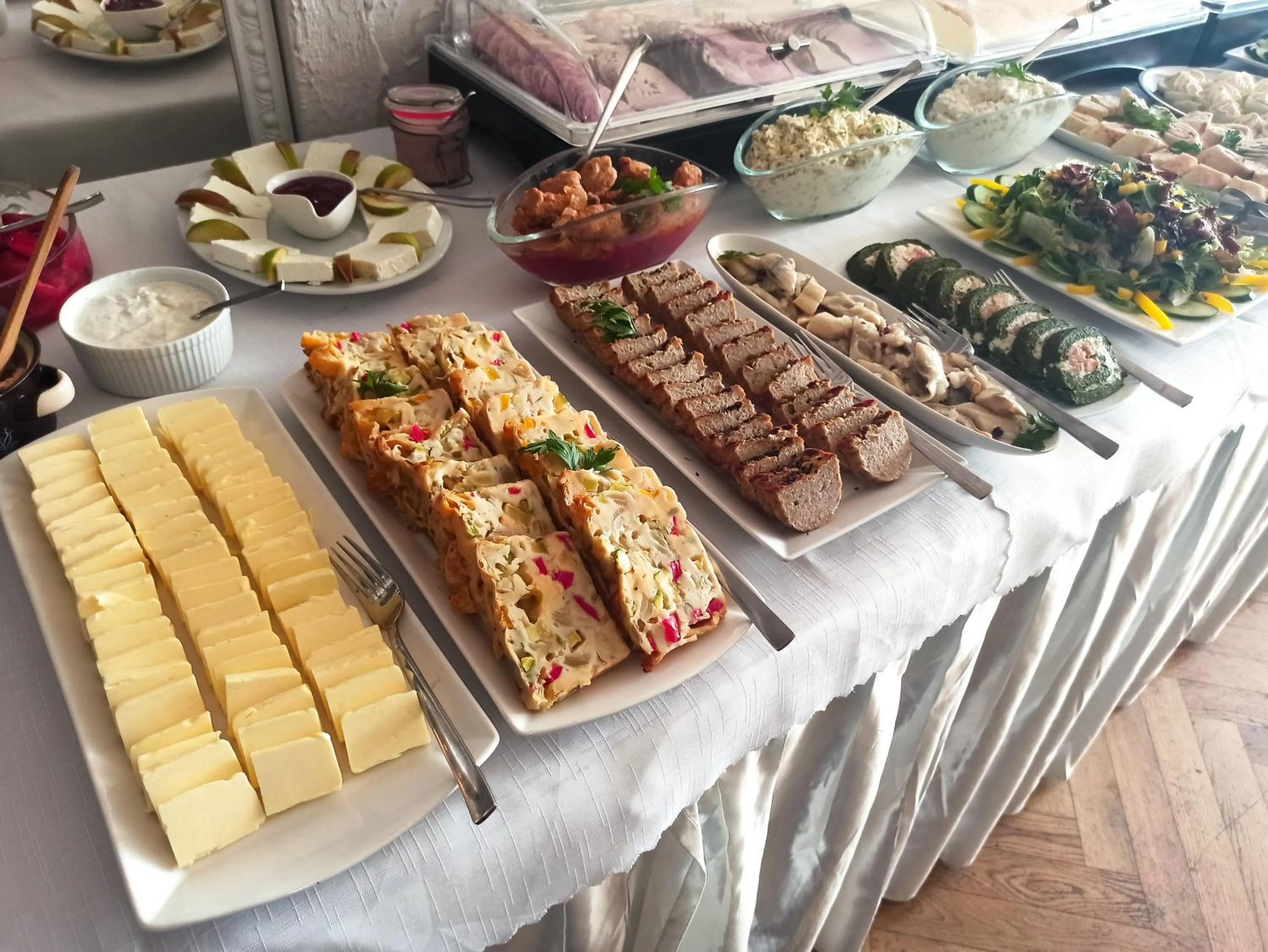 Buffet breakfast in Hotel Bartis