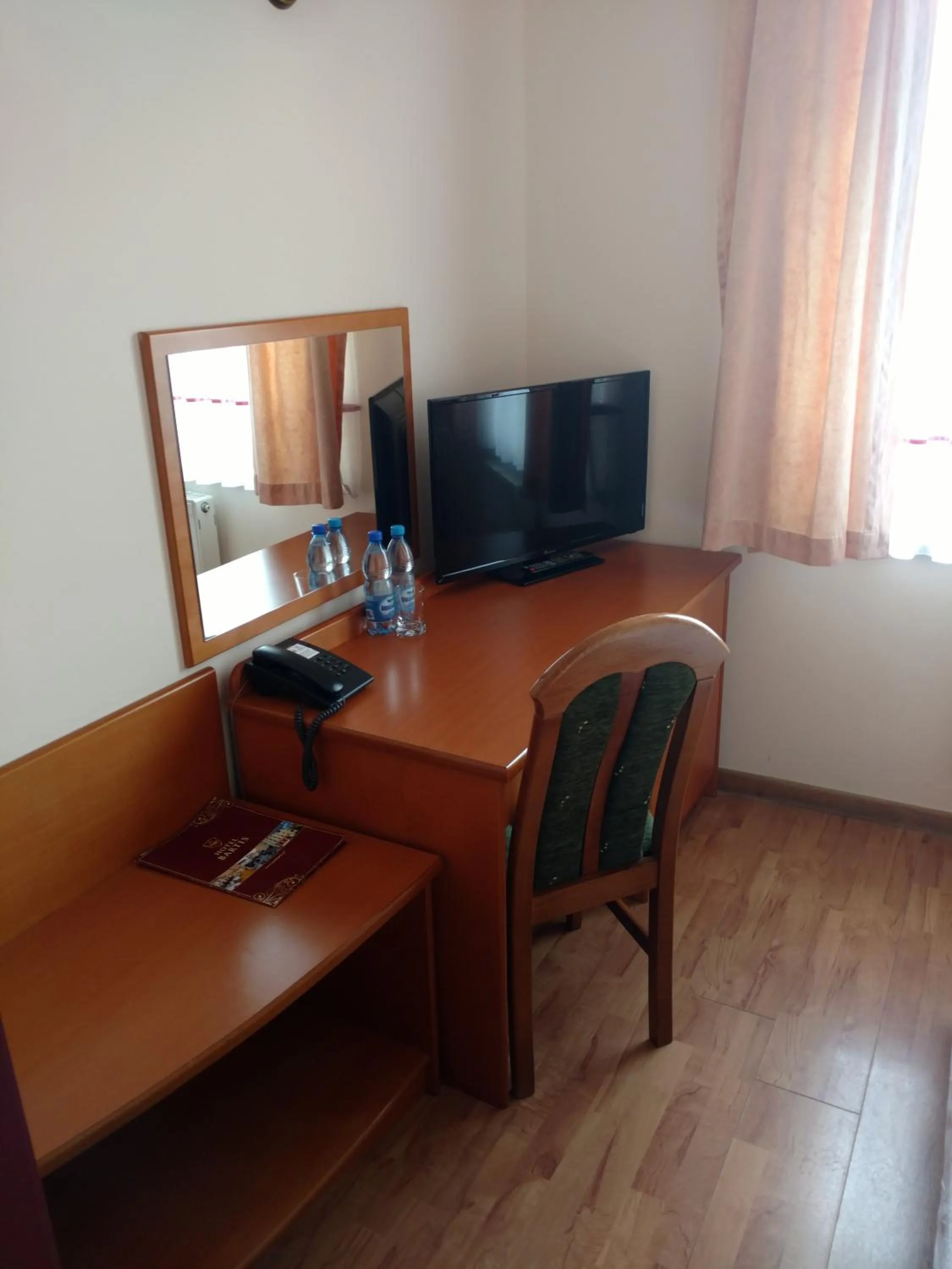 Photo of the whole room in Hotel Bartis