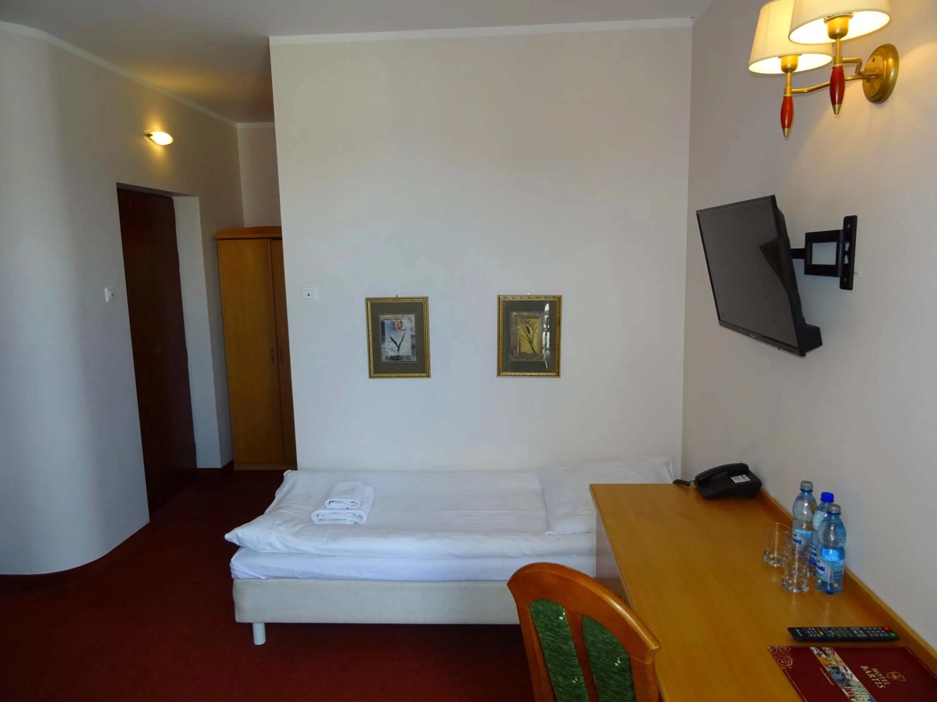 Photo of the whole room, Bed in Hotel Bartis